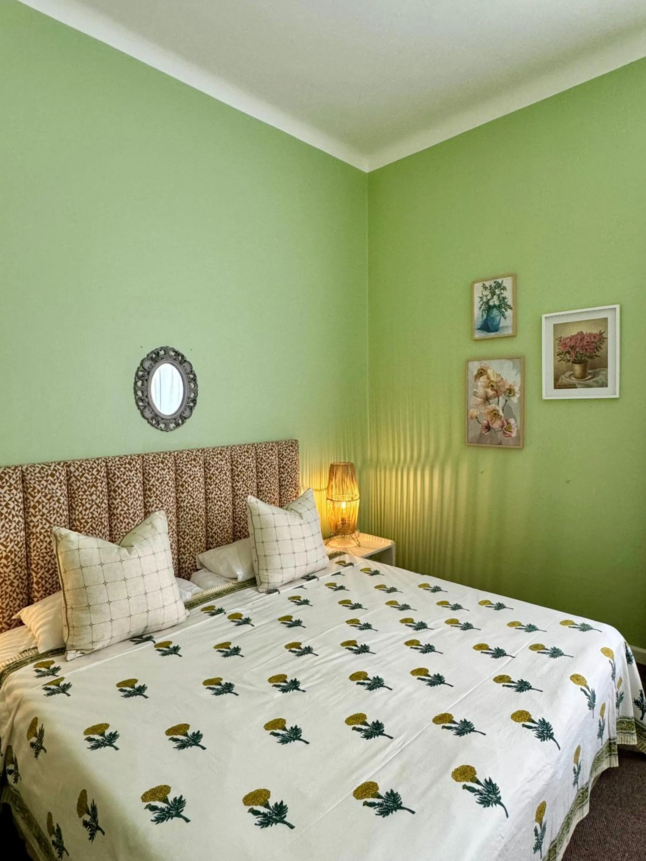 Photo of the whole room, Bed in Pension d'Avignon