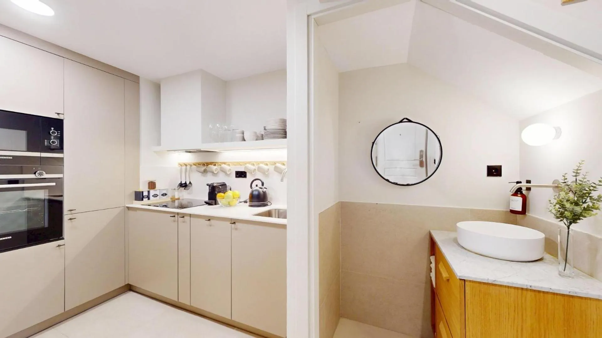 Decorative detail in Sol y El Madroño