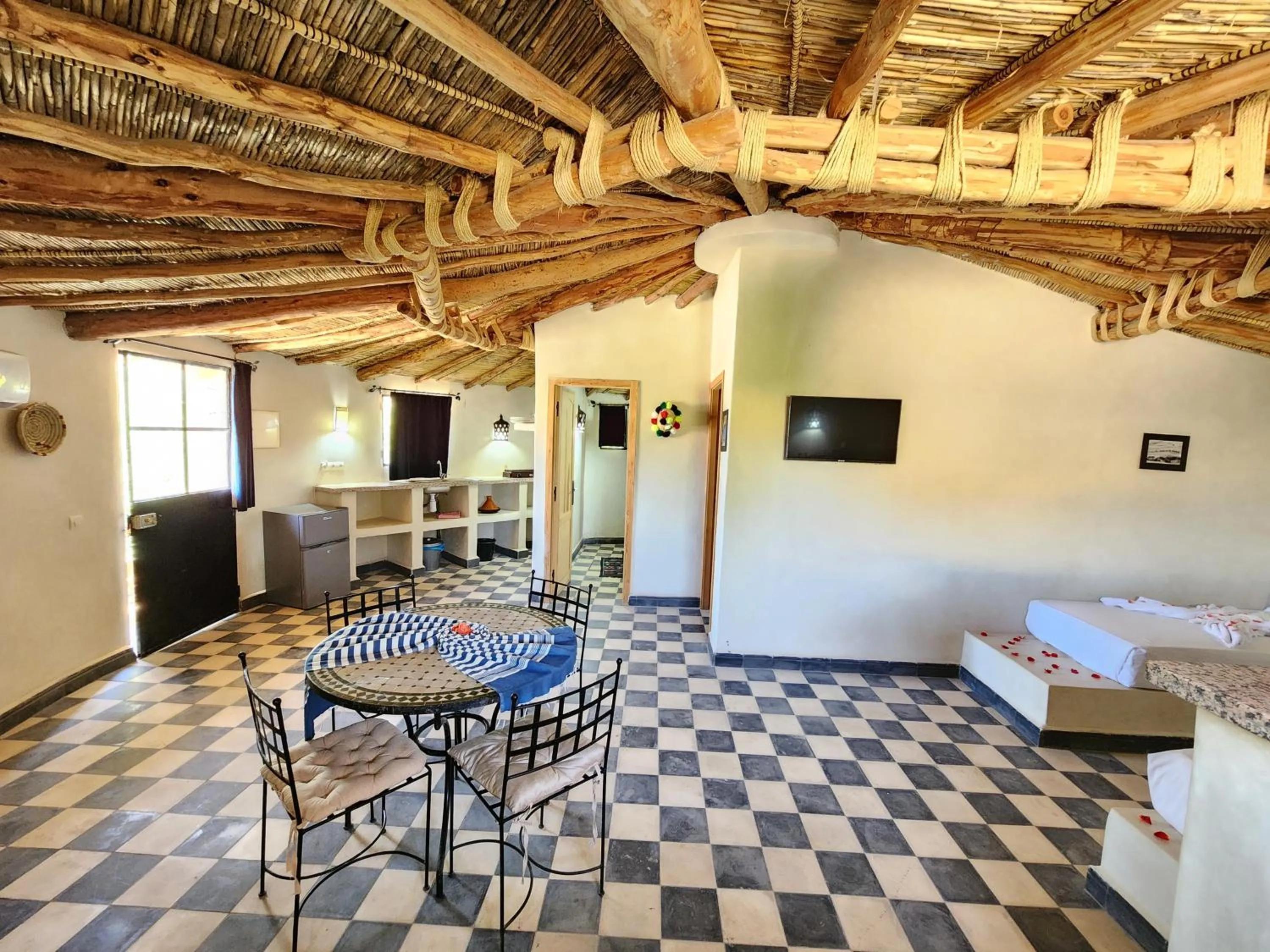 Communal lounge/ TV room in Les Jardins d Amizmiz 6 piscines