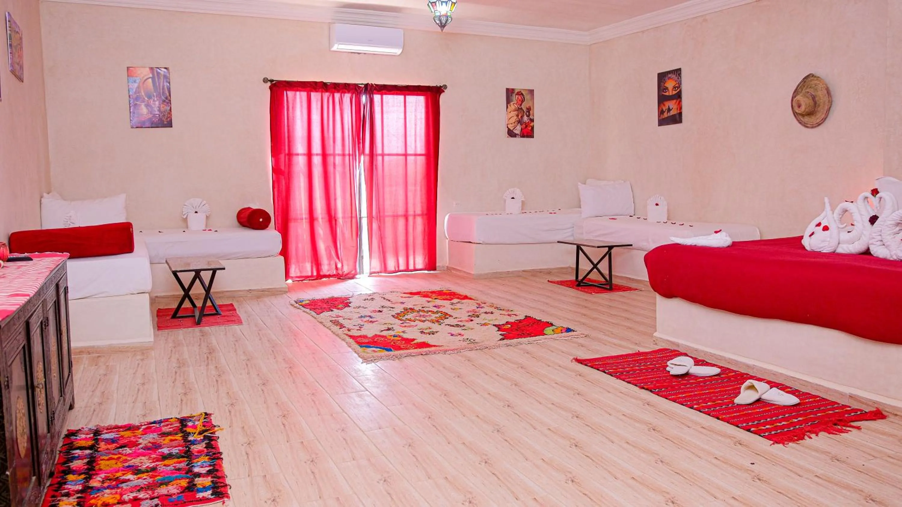 Bed in Les Jardins d Amizmiz 6 piscines