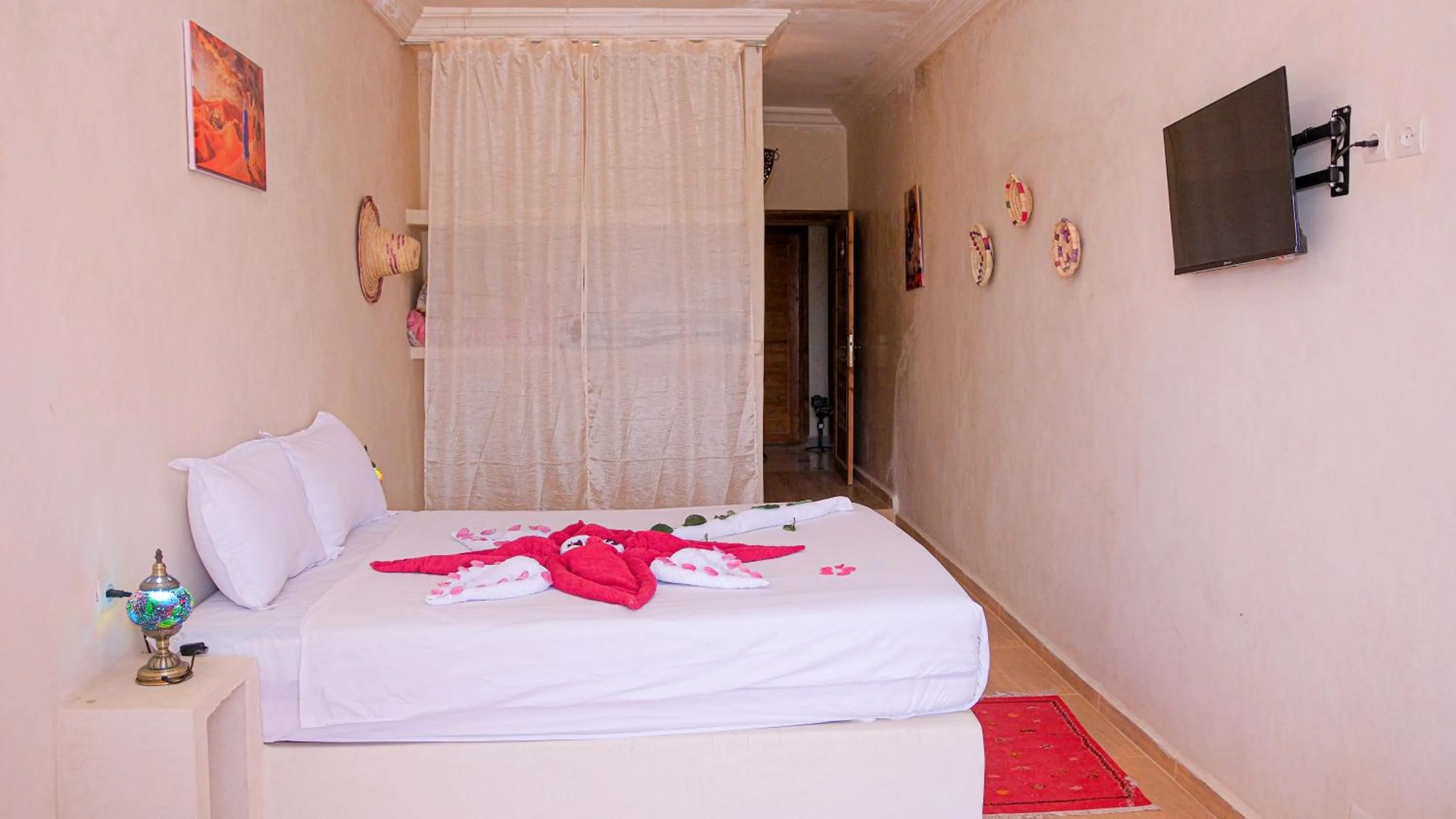 Bed in Les Jardins d Amizmiz 6 piscines