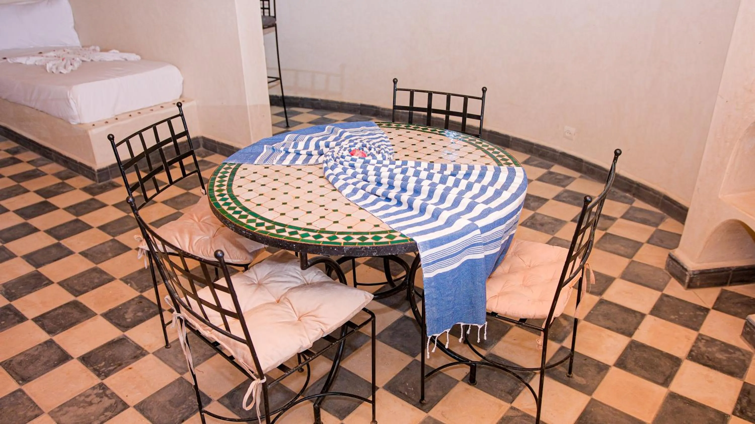 Bed in Les Jardins d Amizmiz 6 piscines