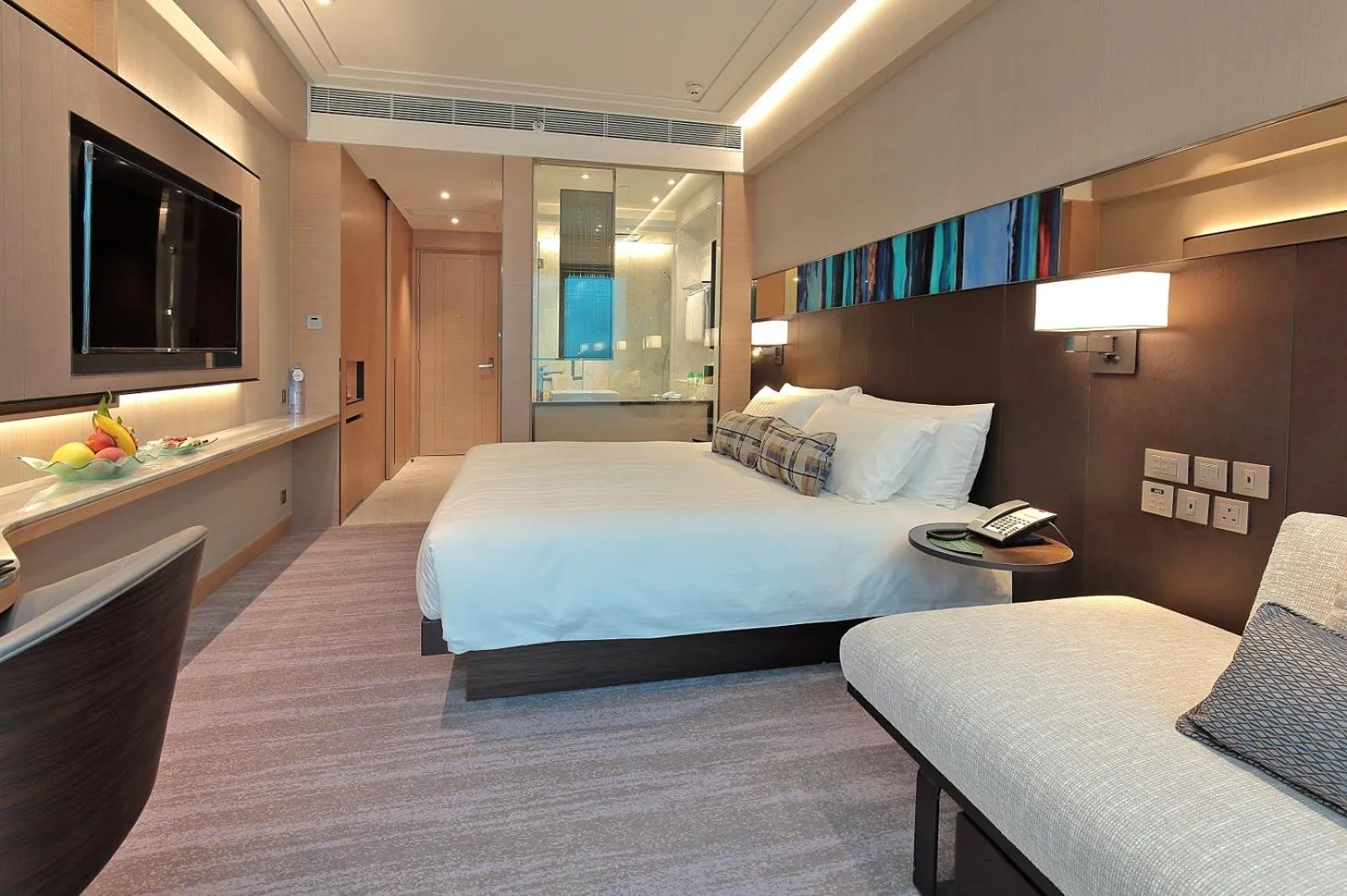 Photo of the whole room, Bed in Harbour Grand Kowloon