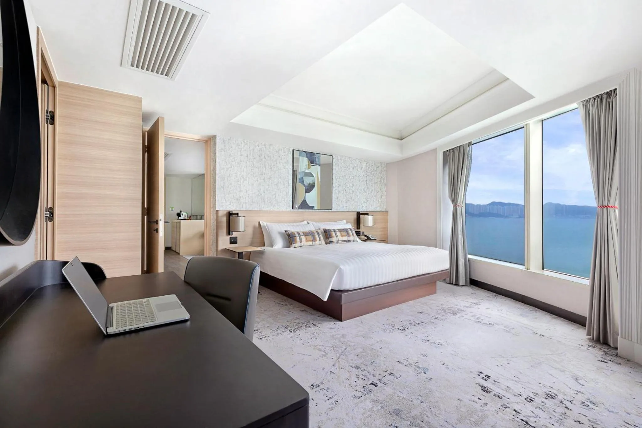 Photo of the whole room, Bed in Harbour Grand Kowloon