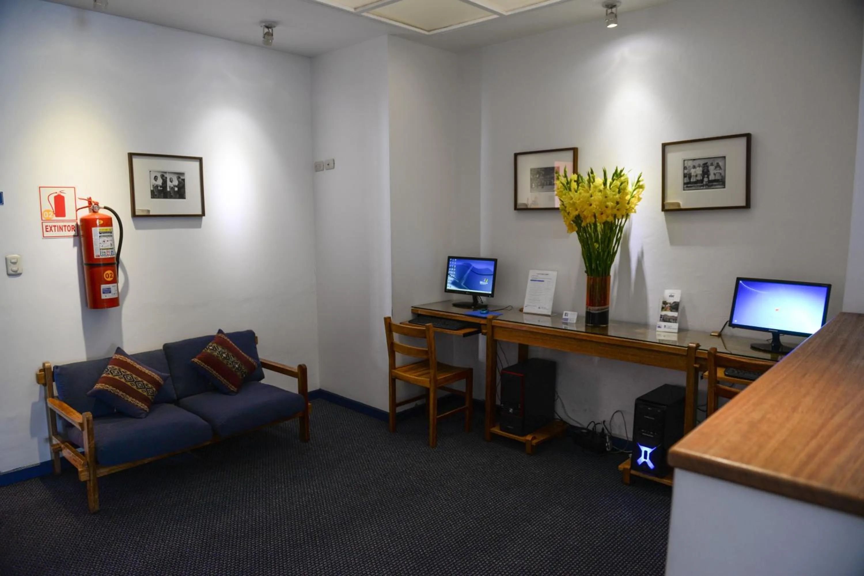 Business facilities in La Casa de Fray Bartolome