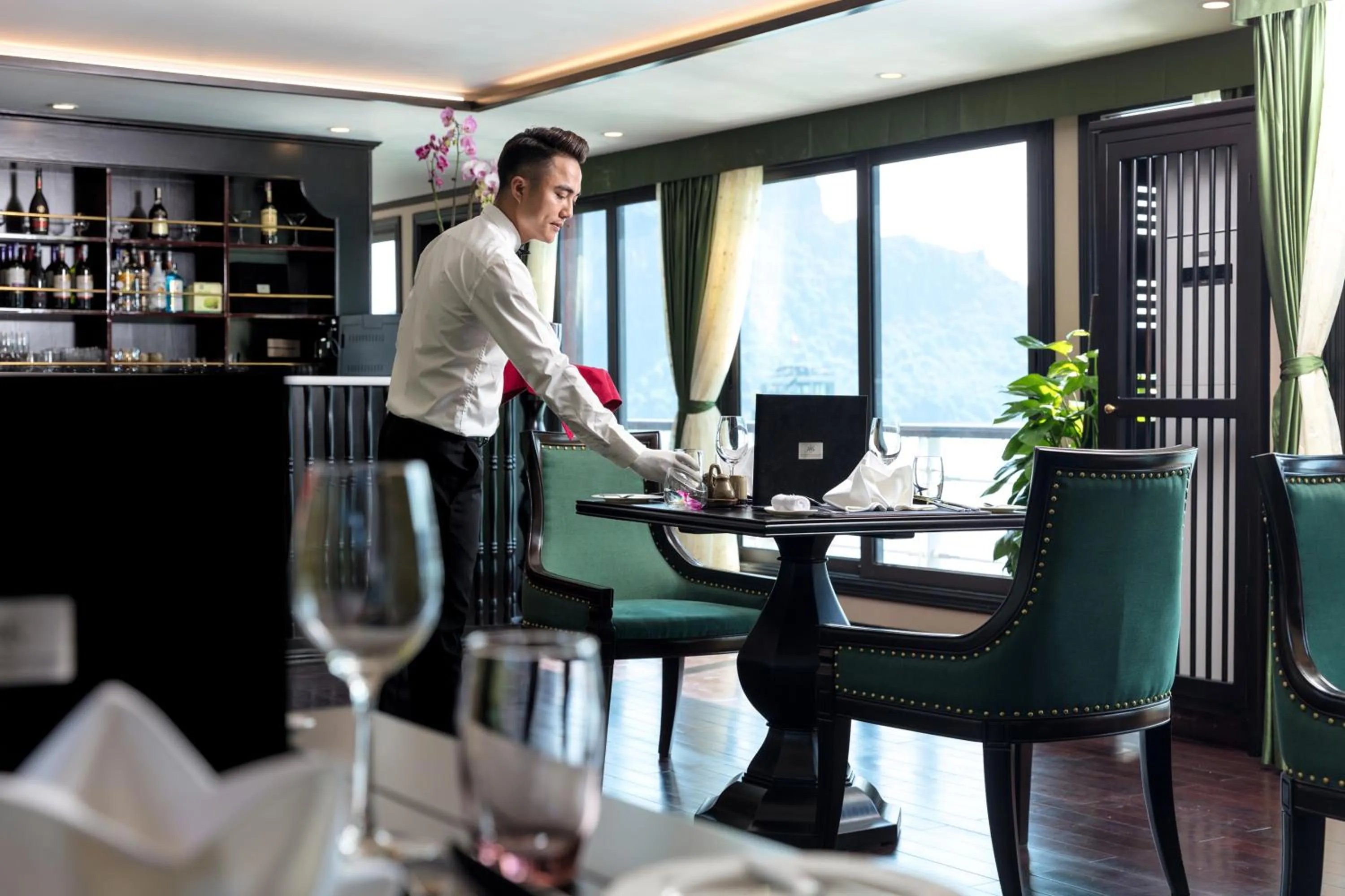 Meals in Orchid Premium Cruise