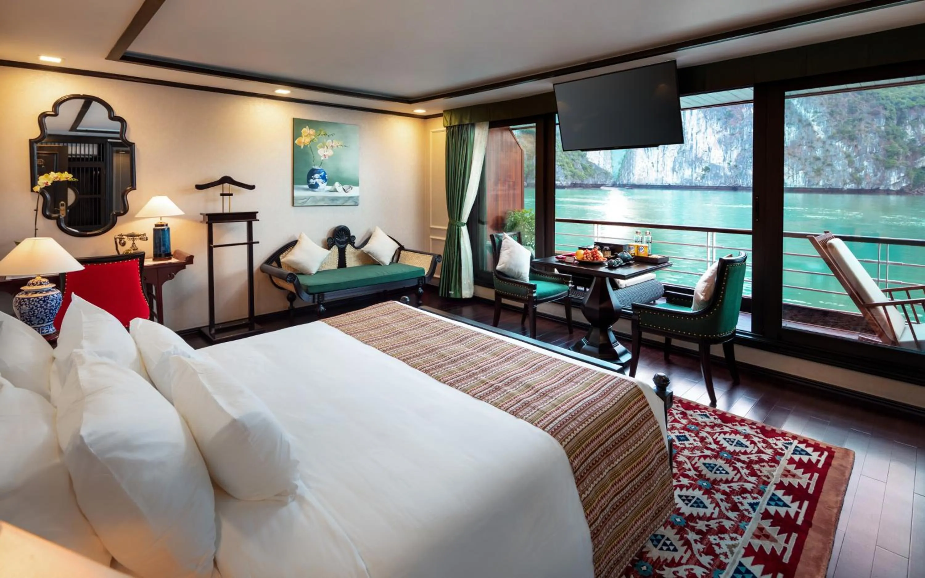 Photo of the whole room, Bed in Orchid Premium Cruise
