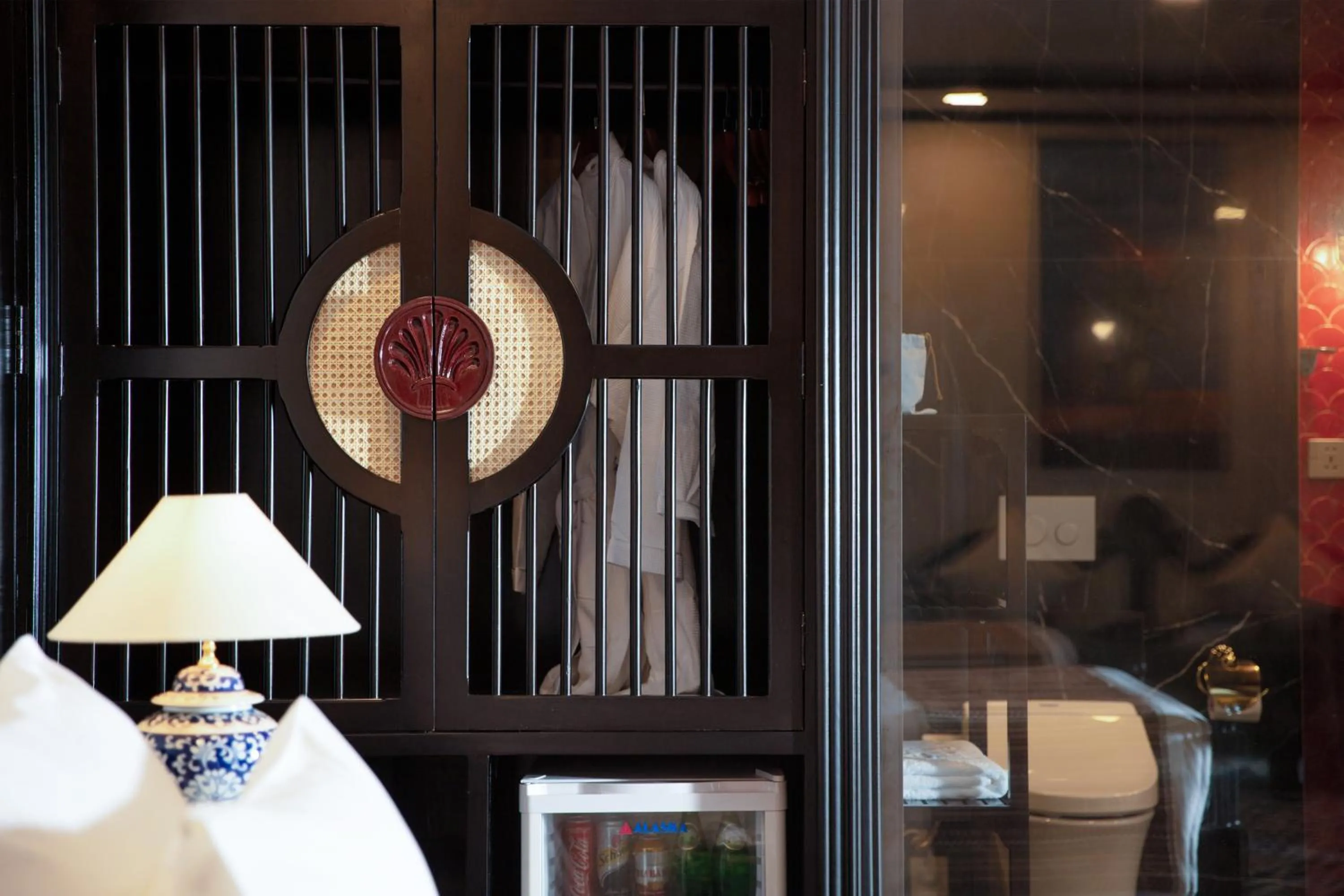 wardrobe in Orchid Premium Cruise