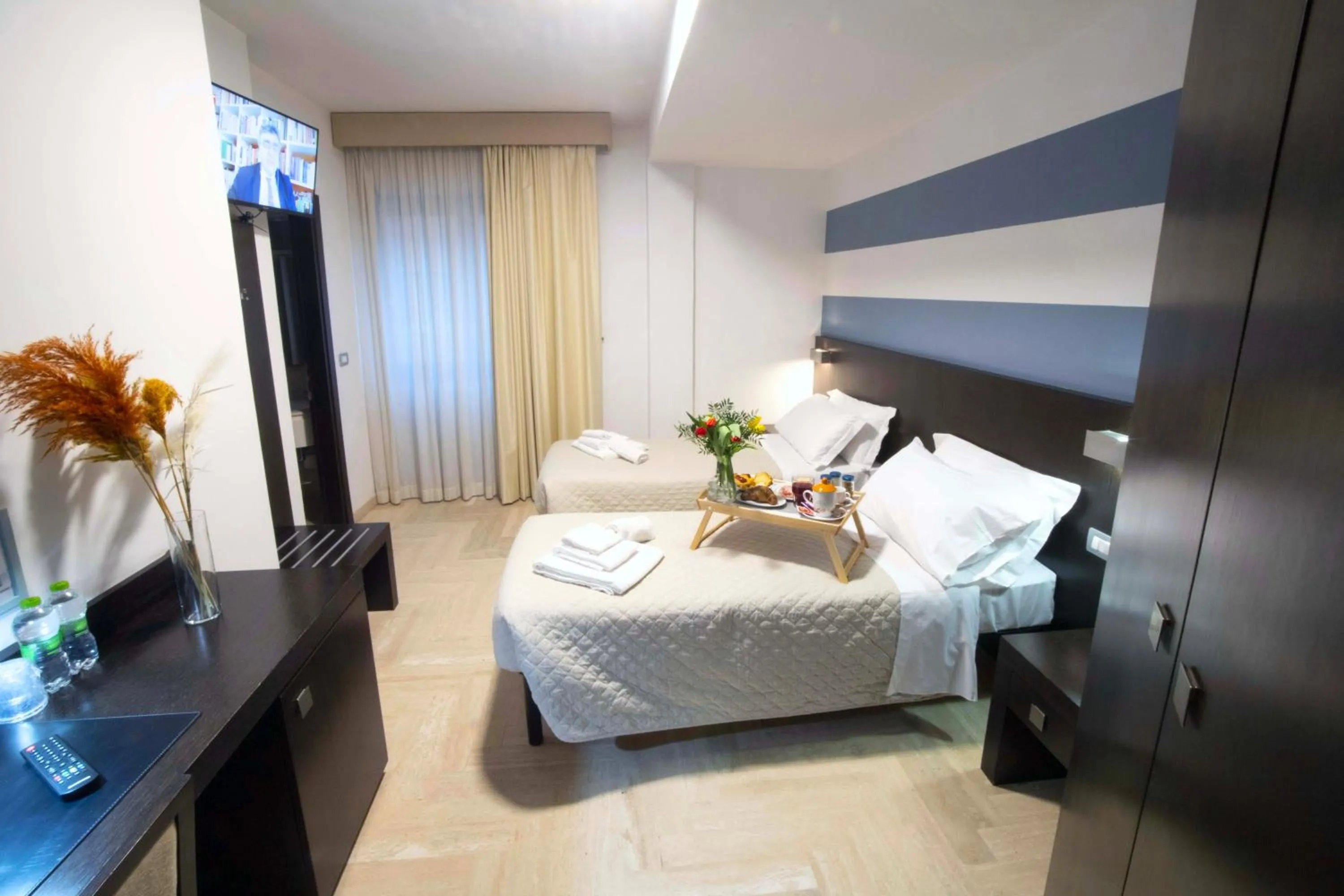 TV and multimedia, Bed in Albergo Cantiani