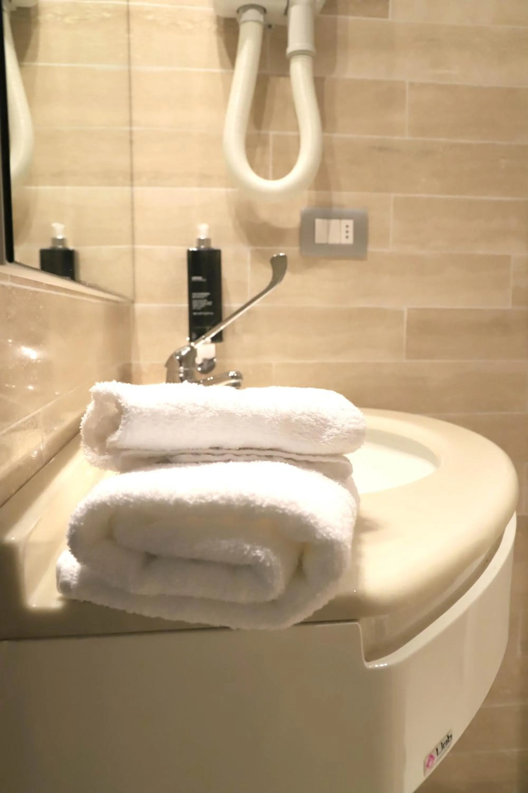 Bathroom in Albergo Cantiani