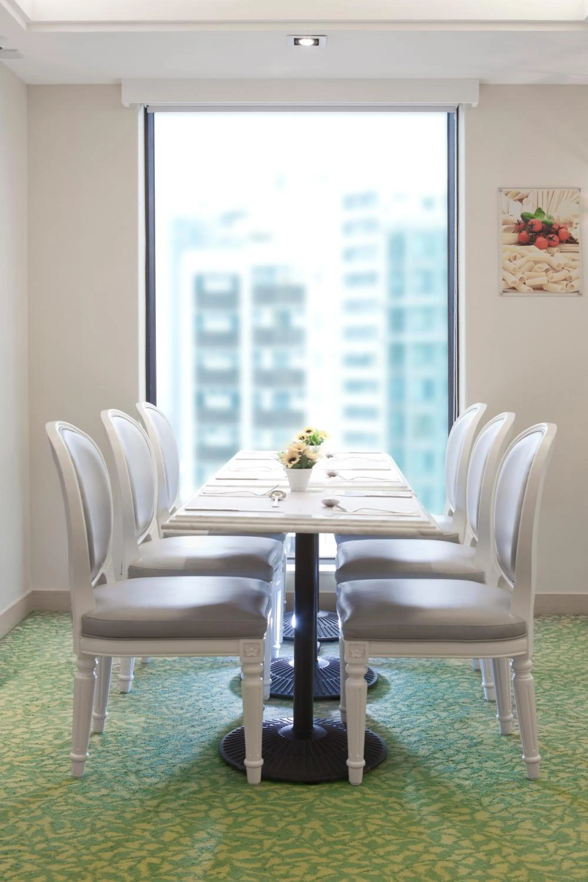 Restaurant/places to eat in Silka Seaview Hotel