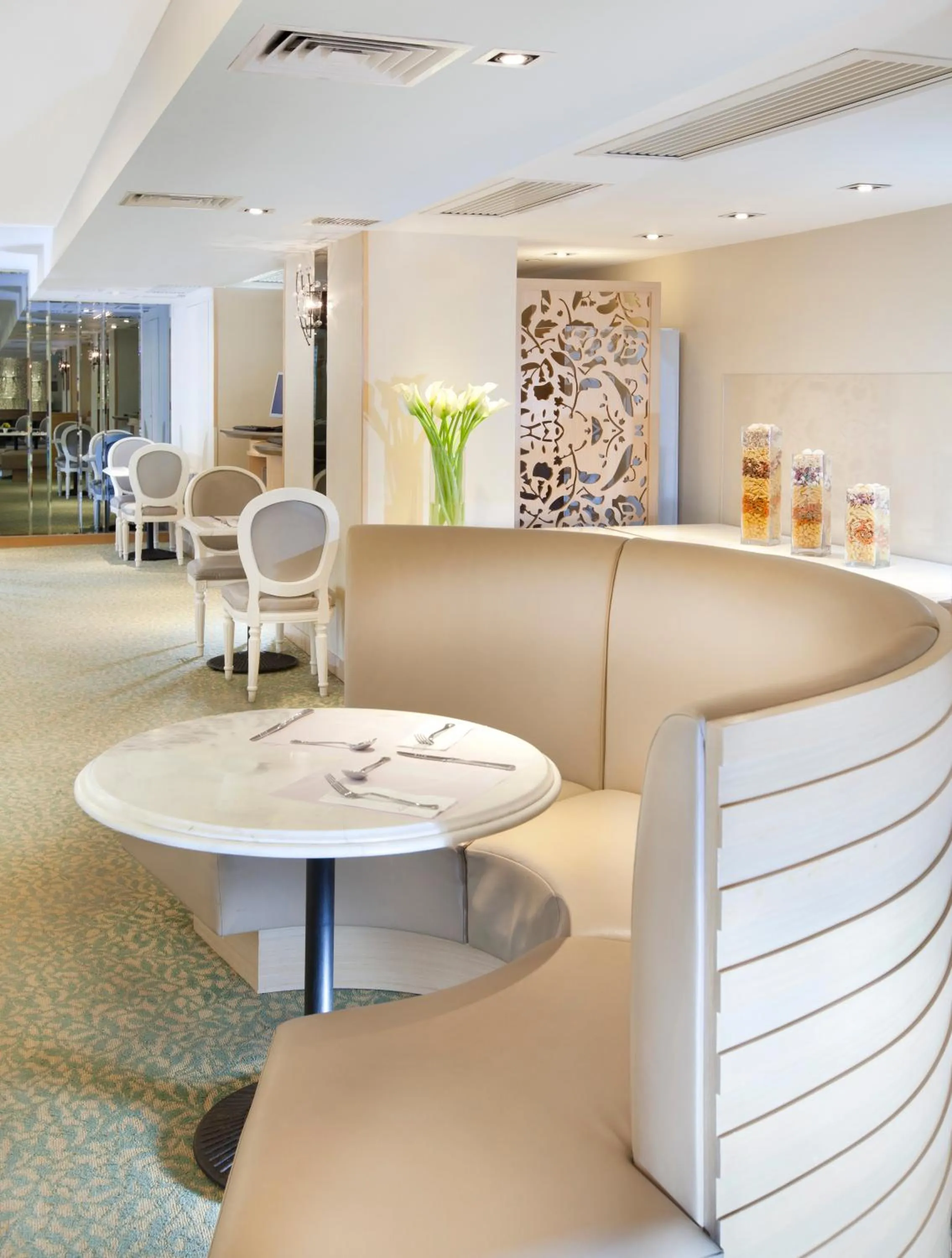 Restaurant/places to eat in Silka Seaview Hotel