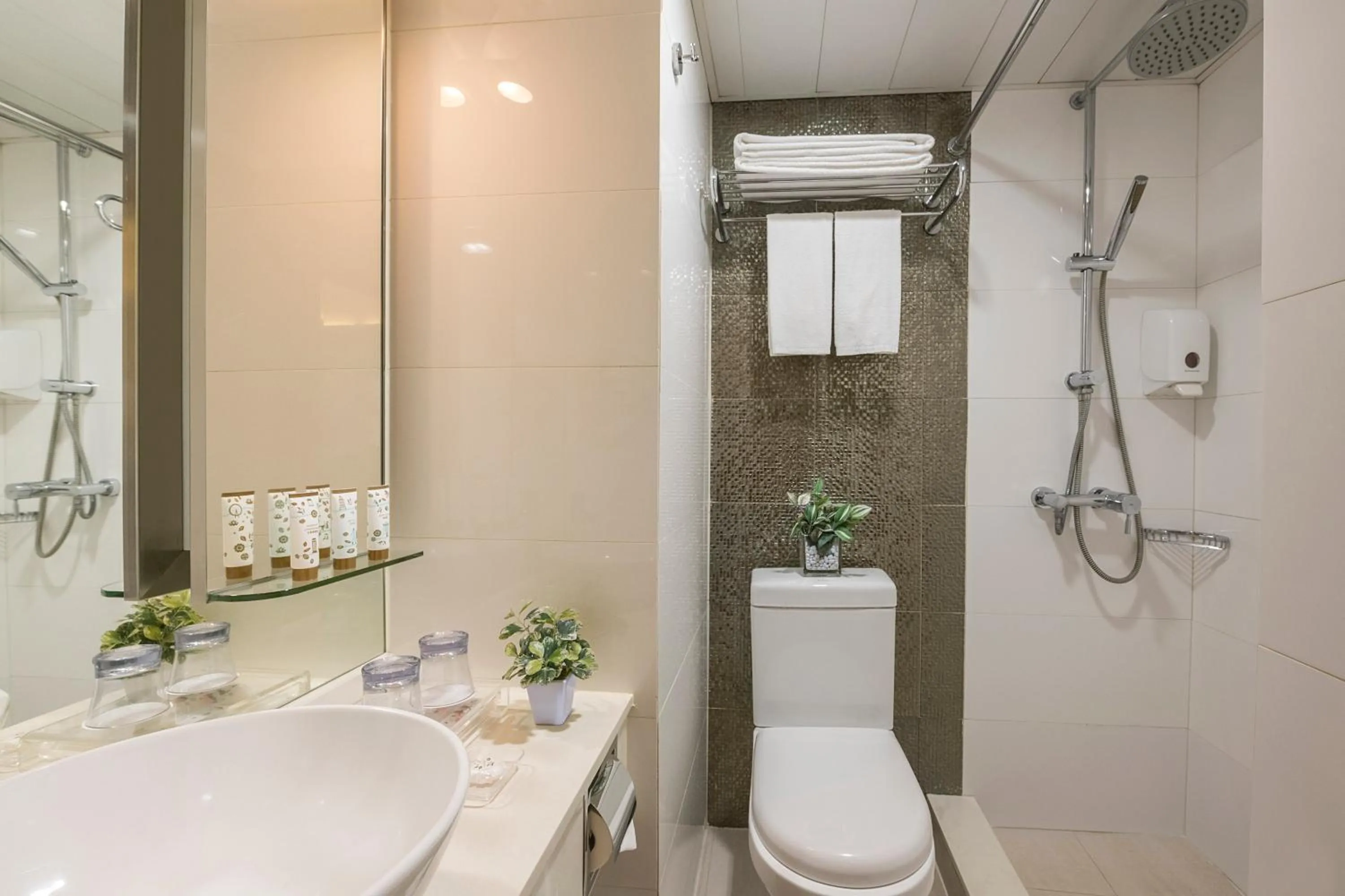 Toilet in Silka Seaview Hotel