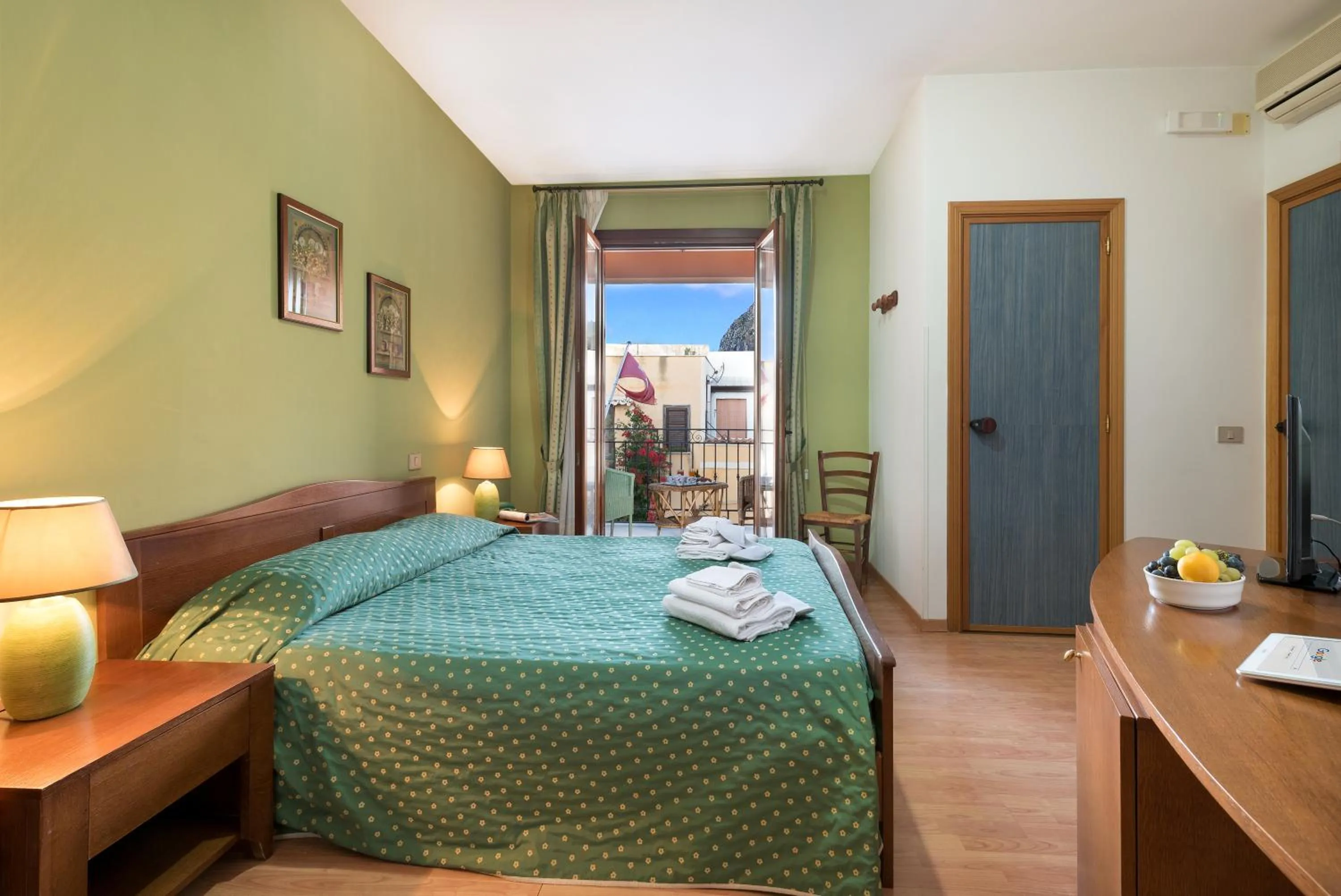 Bed in Hotel Halimeda