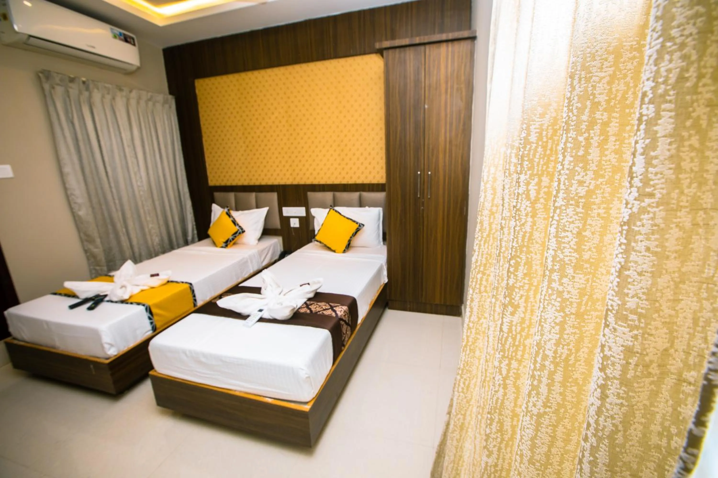 Bedroom, Bed in Grand Oliver