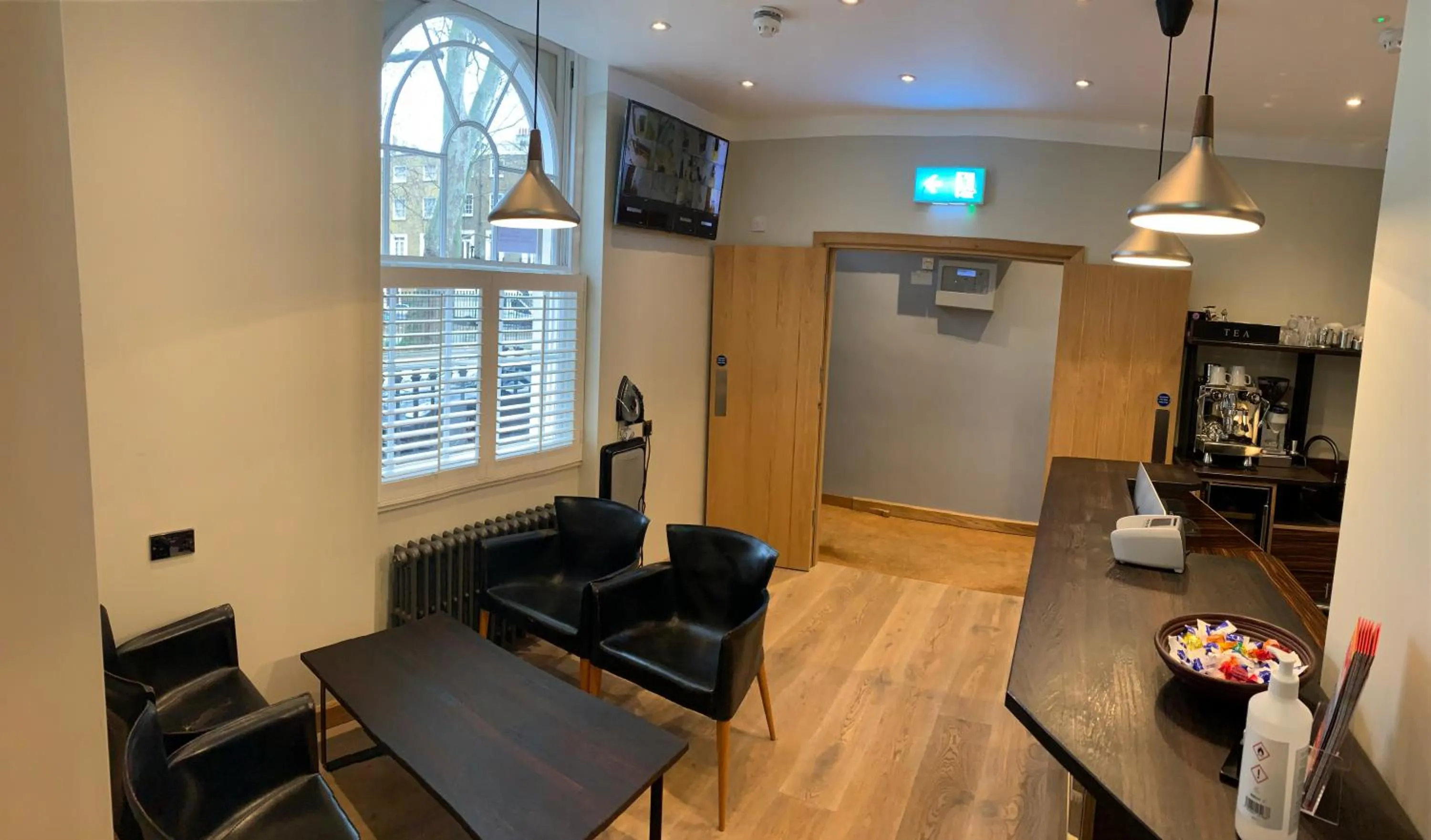 Lobby or reception in Angus Hotel