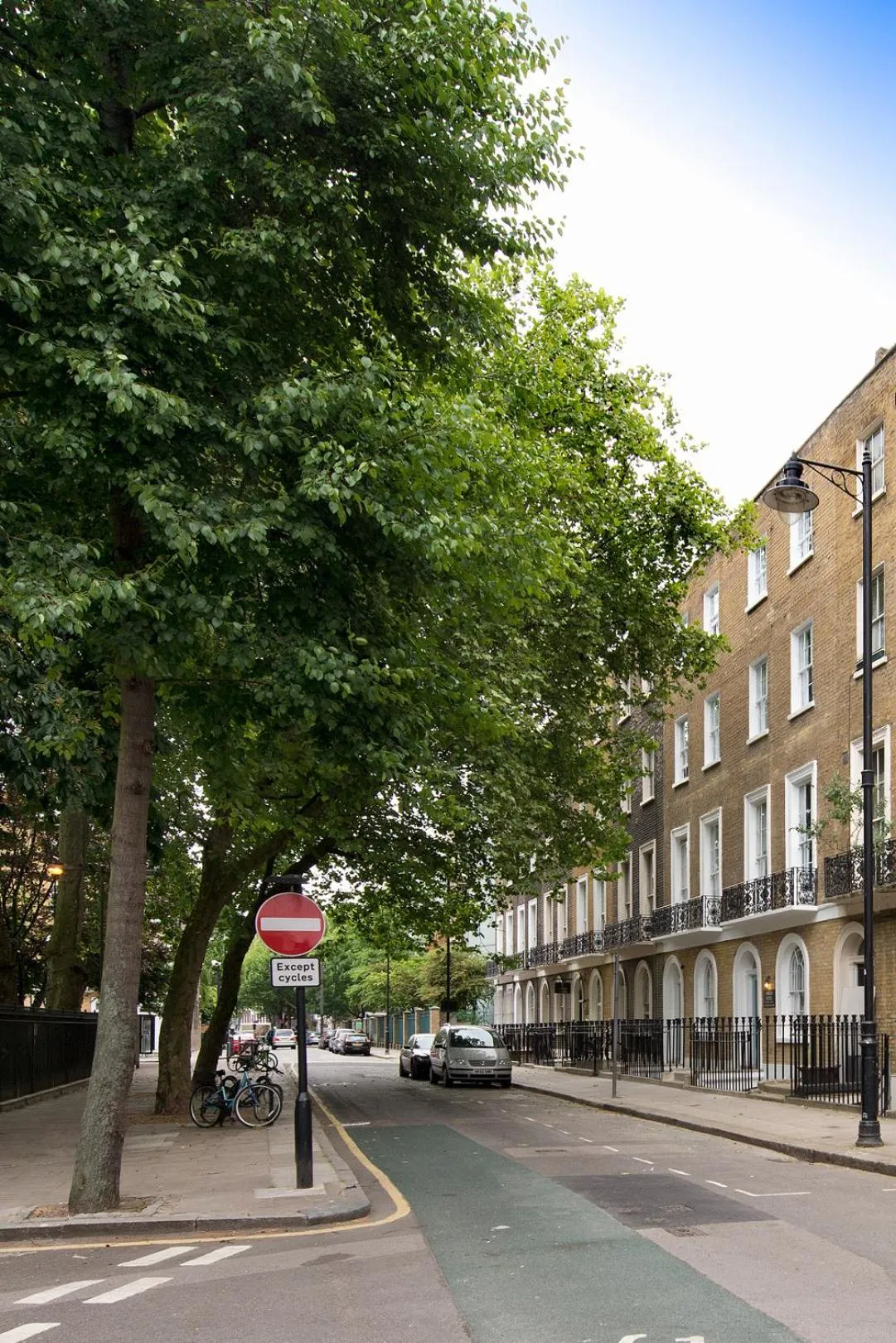 Facade/entrance in Angus Hotel