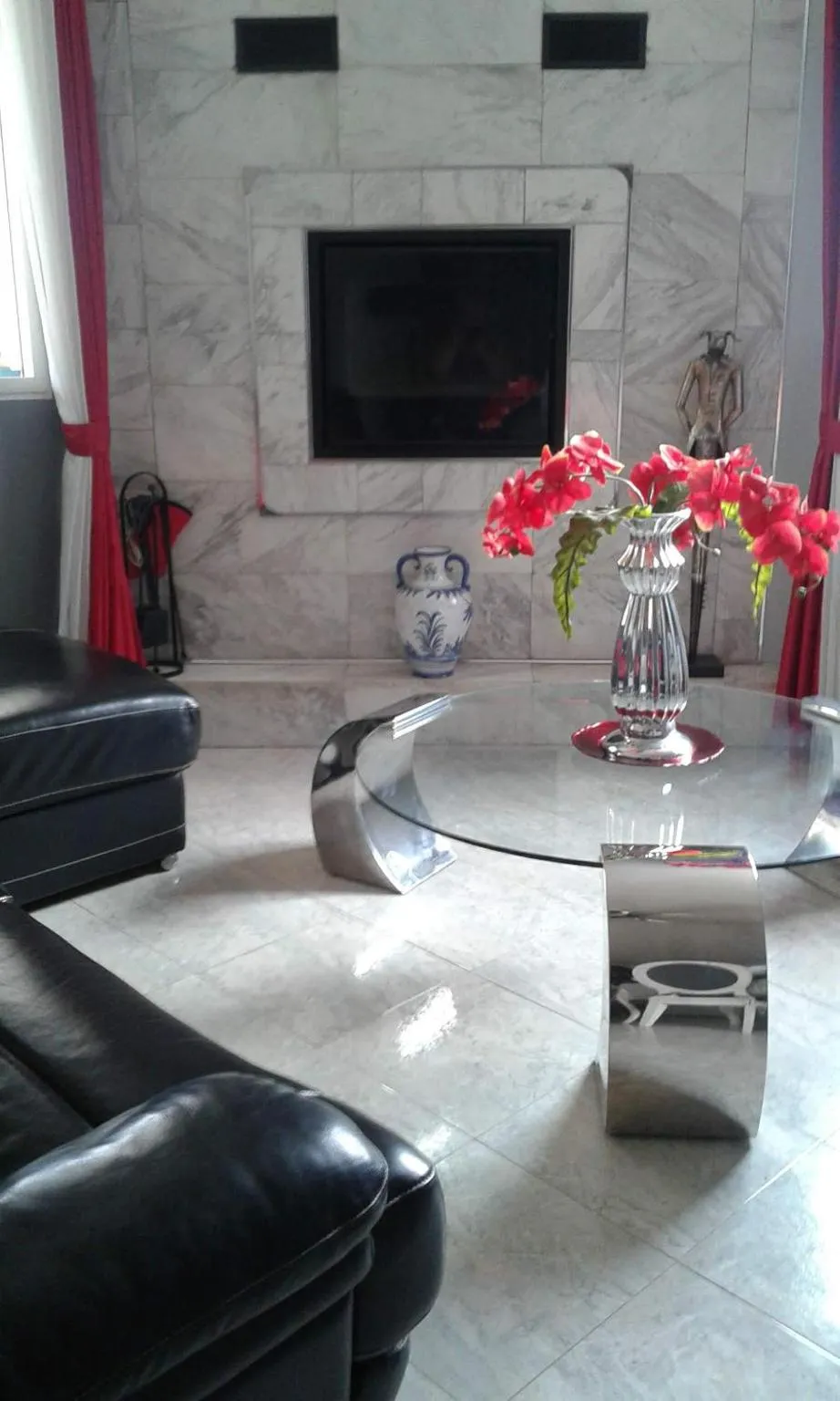 Communal lounge/ TV room in La Dolce Vita