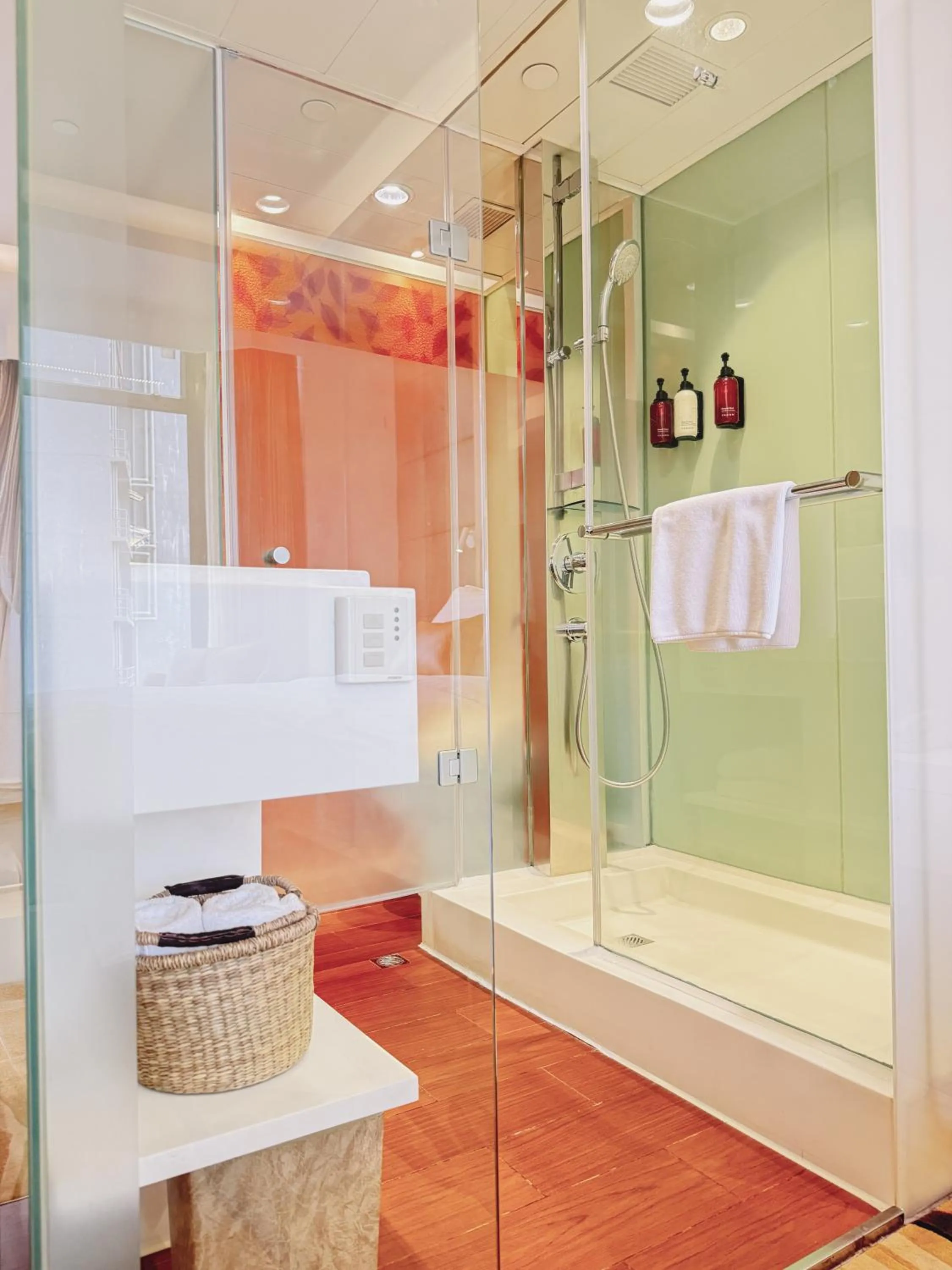 Shower in Stanford Hillview Hotel Hong Kong