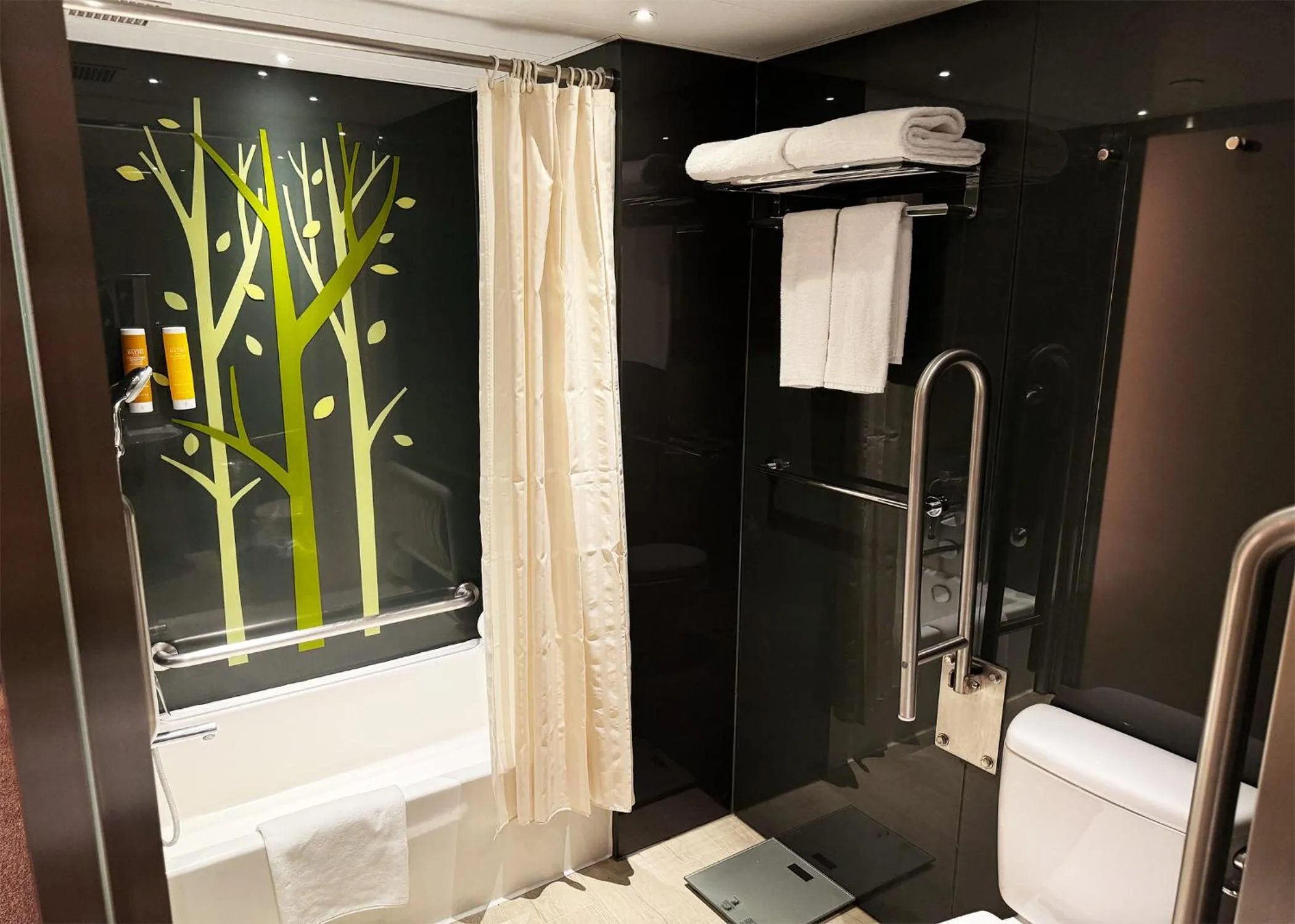 Bathroom in Stanford Hillview Hotel Hong Kong