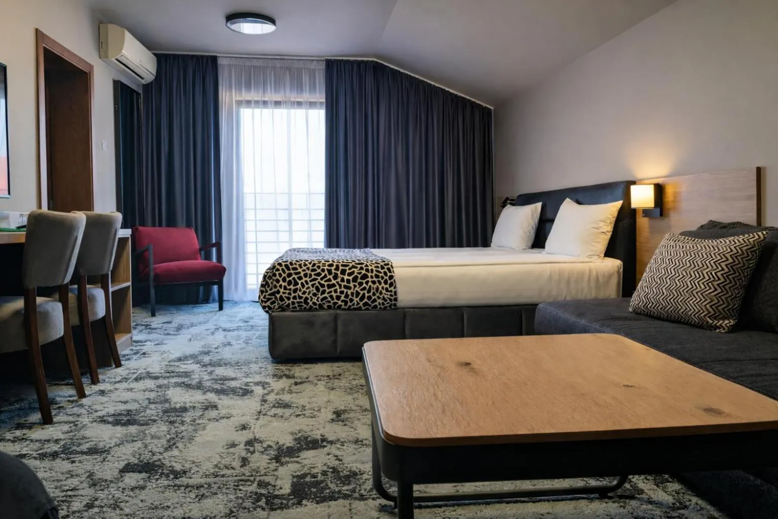 Family Room (2 Adults + 2 Children) in Vila Topaz