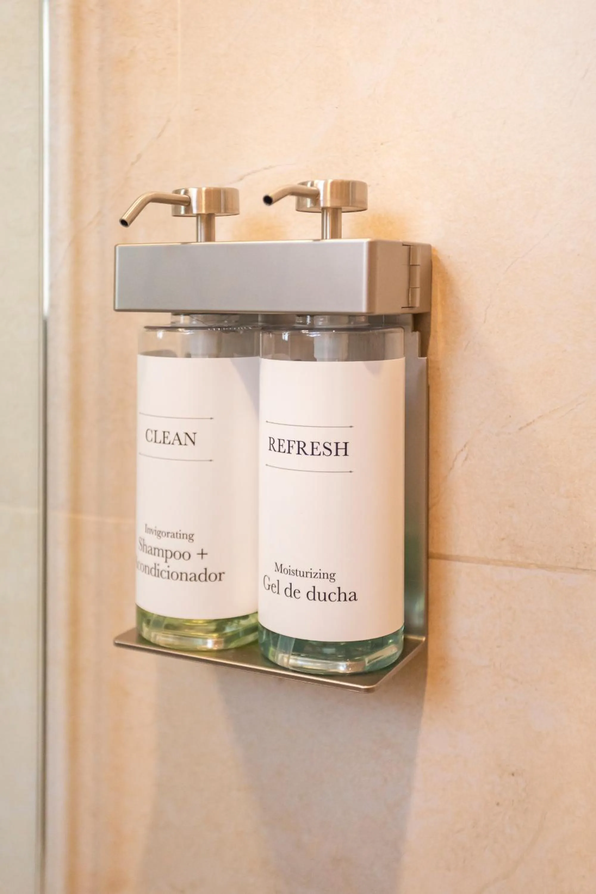 Shower in Gran Hotel Mexico by Solaris