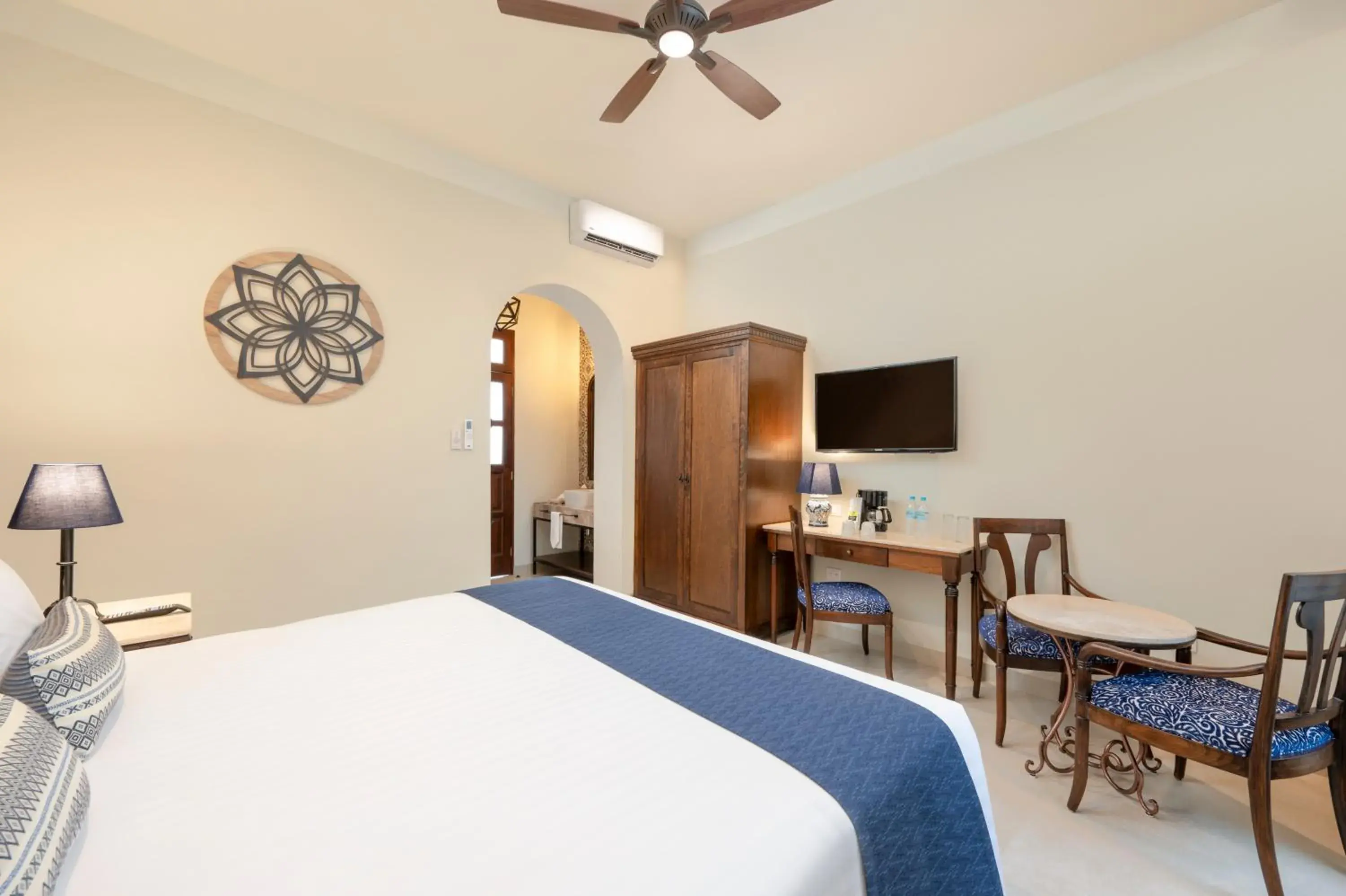 Superior King Room in Gran Hotel Mexico by Solaris Superior King Room in Gran Hotel Mexico by Solaris