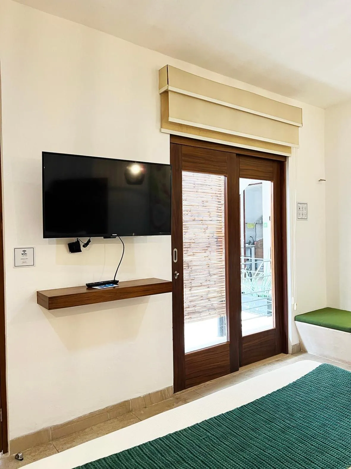 TV and multimedia in Latino Hotel Boutique