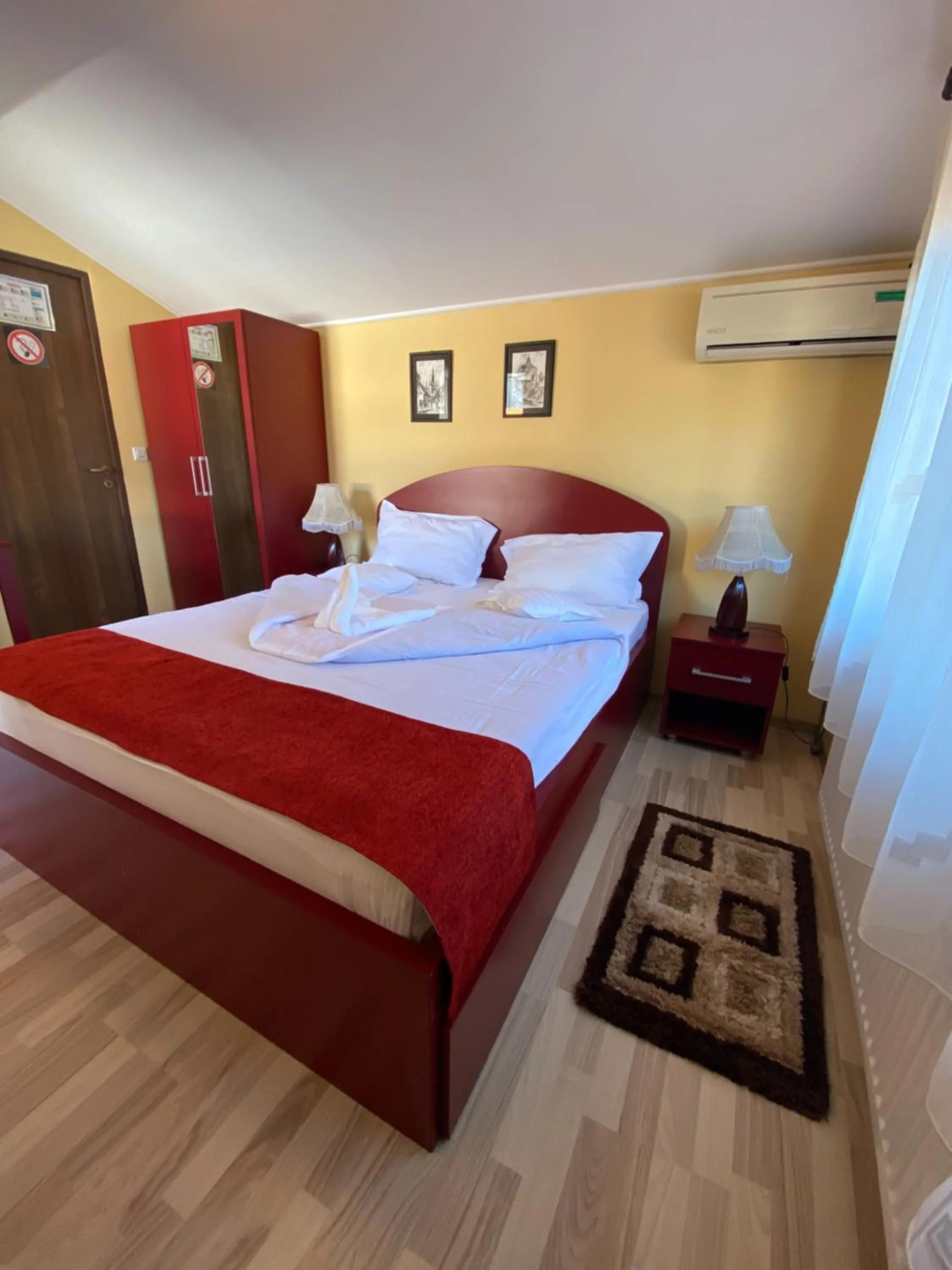 Photo of the whole room, Bed in Casa Soare check-in independent