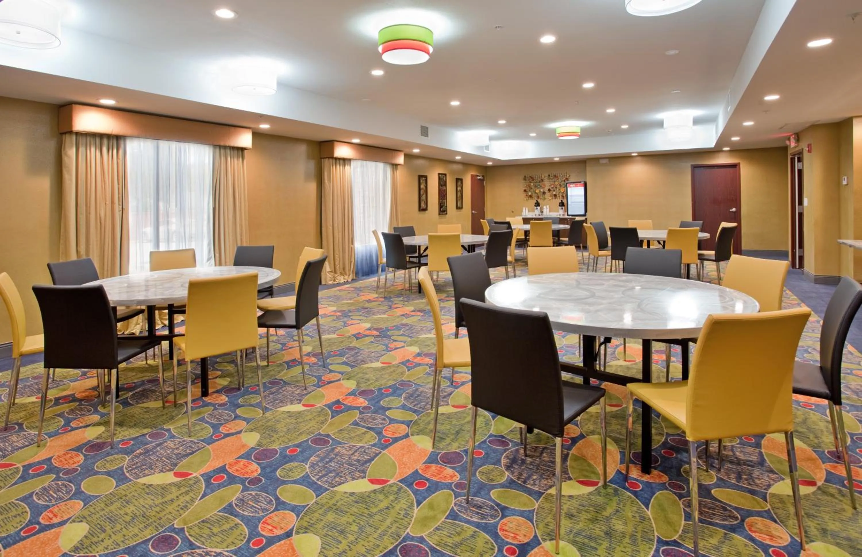 Meeting/conference room in Holiday Inn Express & Suites St Louis Airport by IHG