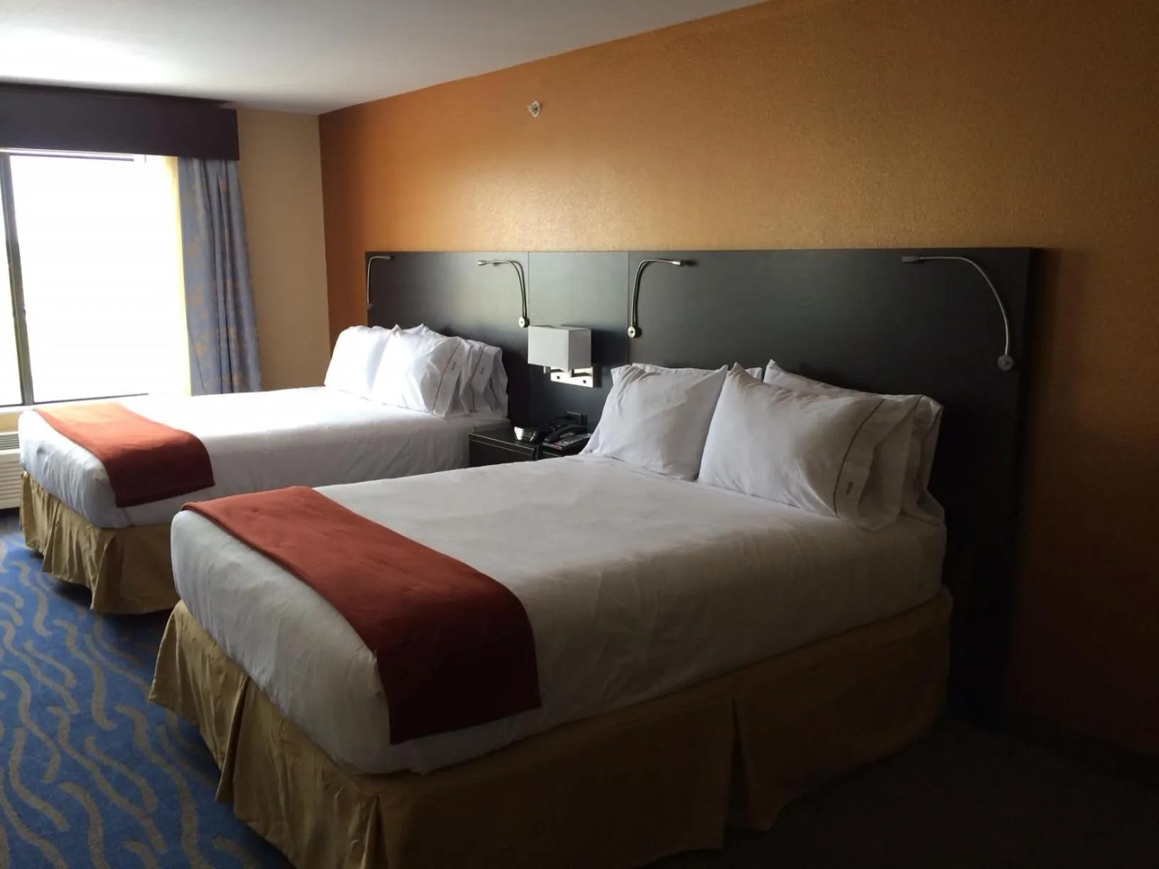 Bed in Holiday Inn Express & Suites St Louis Airport by IHG