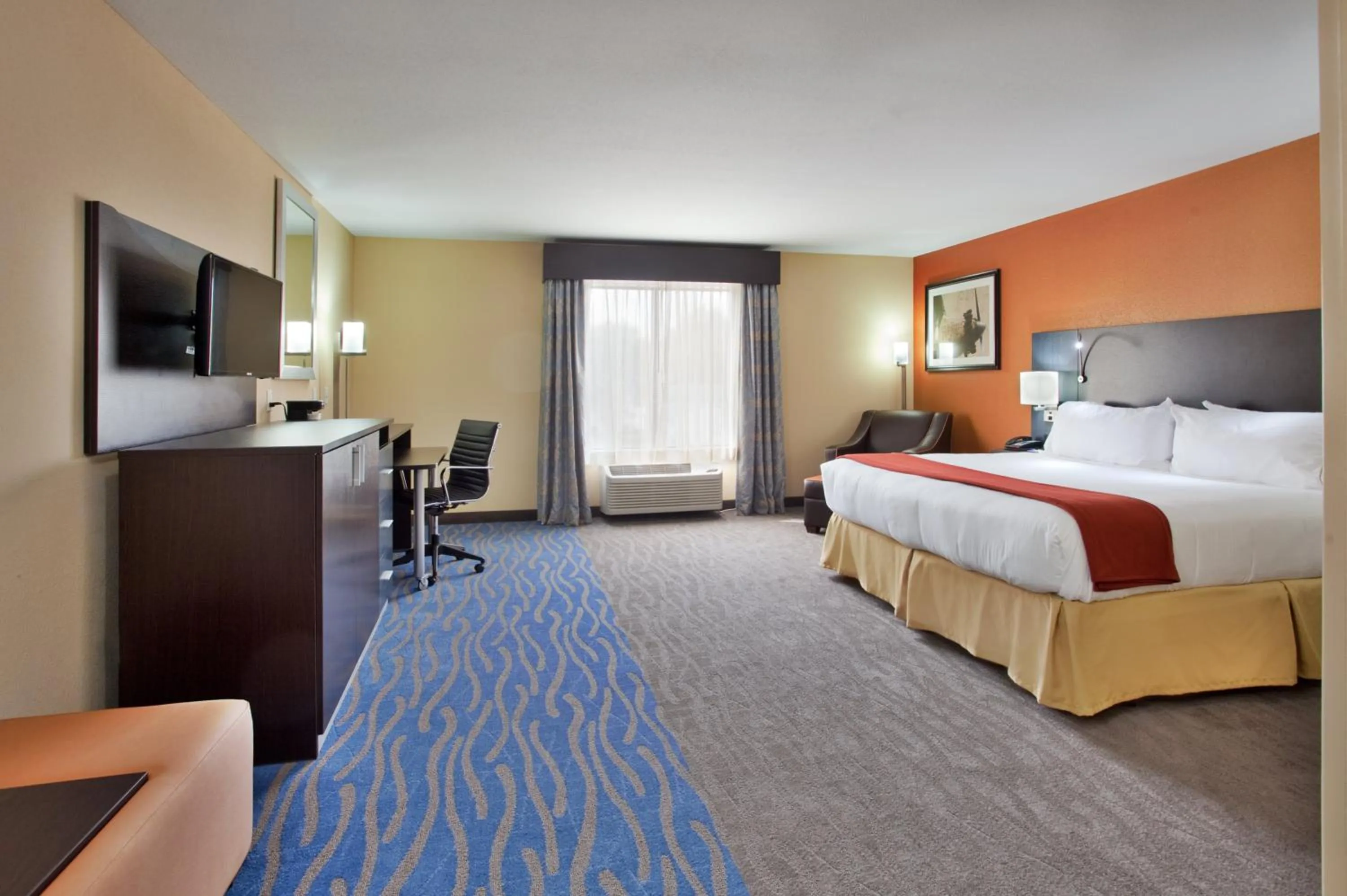 Photo of the whole room, Bed in Holiday Inn Express & Suites St Louis Airport by IHG
