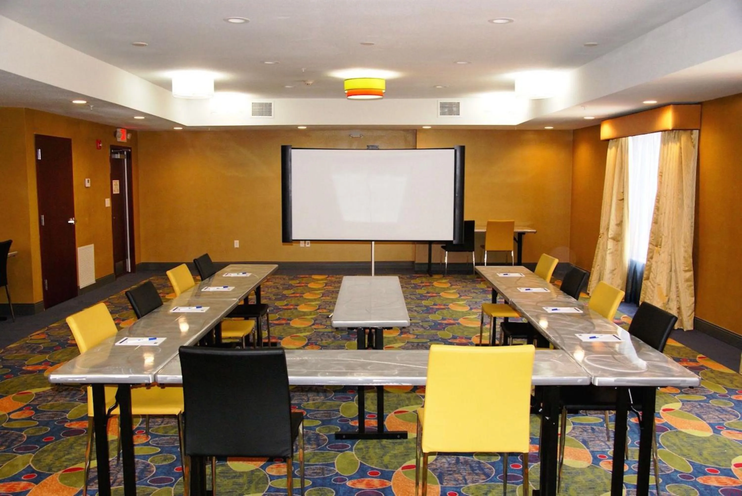 Meeting/conference room in Holiday Inn Express & Suites St Louis Airport by IHG