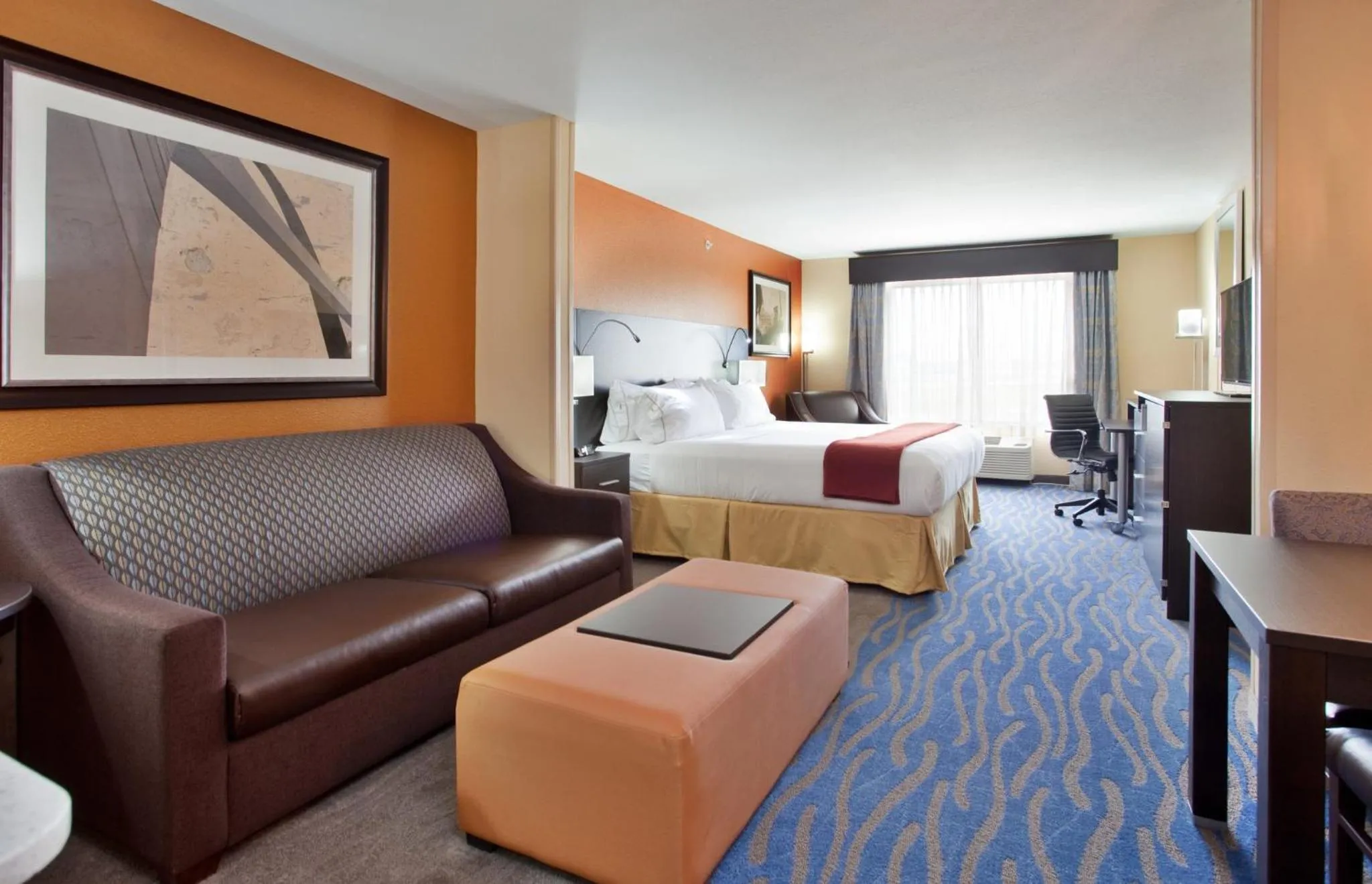 Photo of the whole room, Bed in Holiday Inn Express & Suites St Louis Airport by IHG
