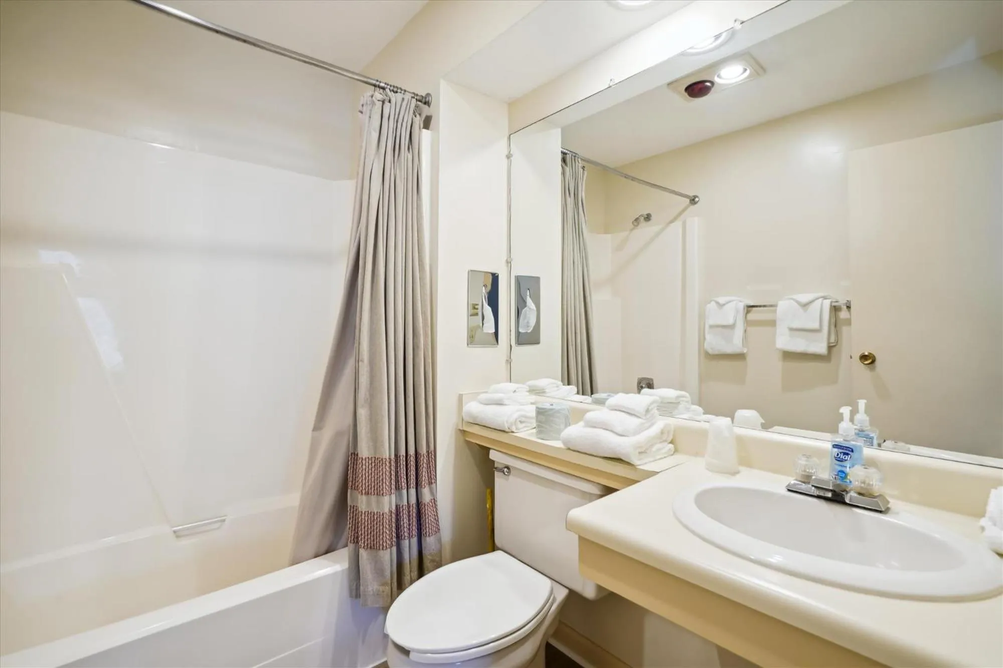 Shower in Cedarbrook Queen Suite 103