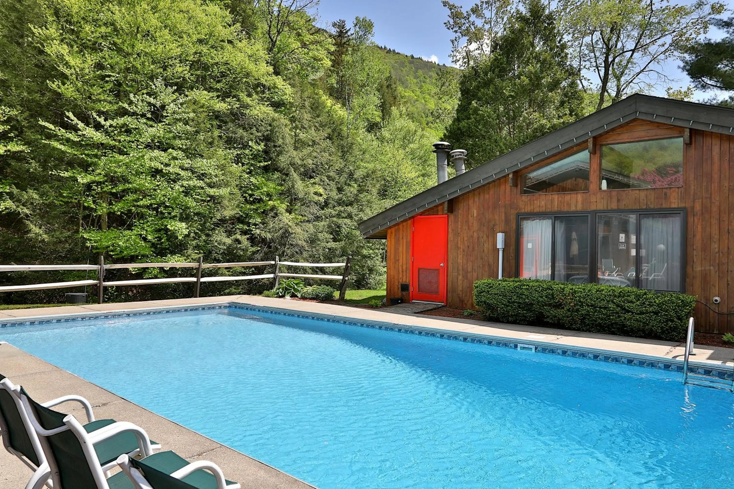 Swimming pool in Cedarbrook Standard Hotel Room 204