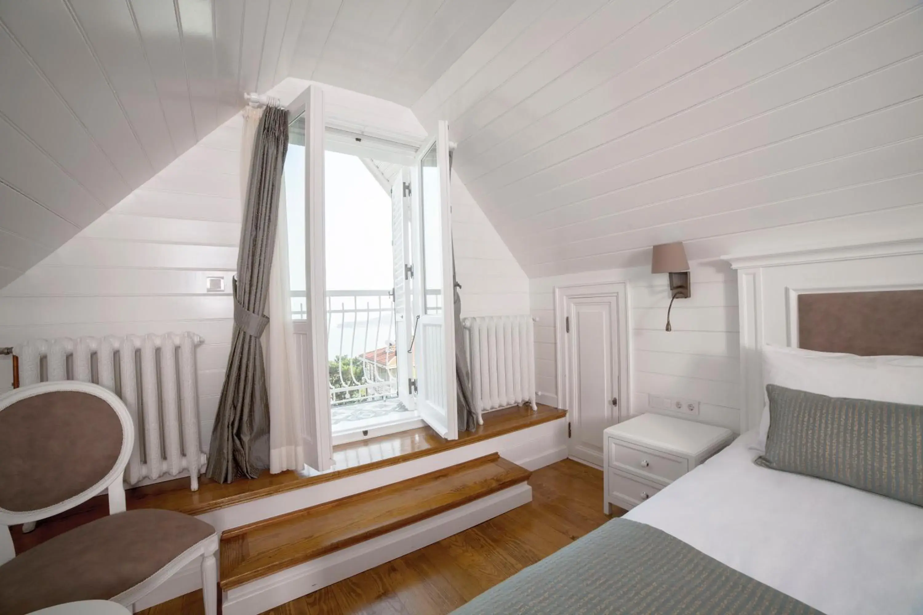 Deluxe Double Room with Balcony and Sea View in Triada Hotel Büyükada Deluxe Double Room with Balcony and Sea View in Triada Hotel Büyükada