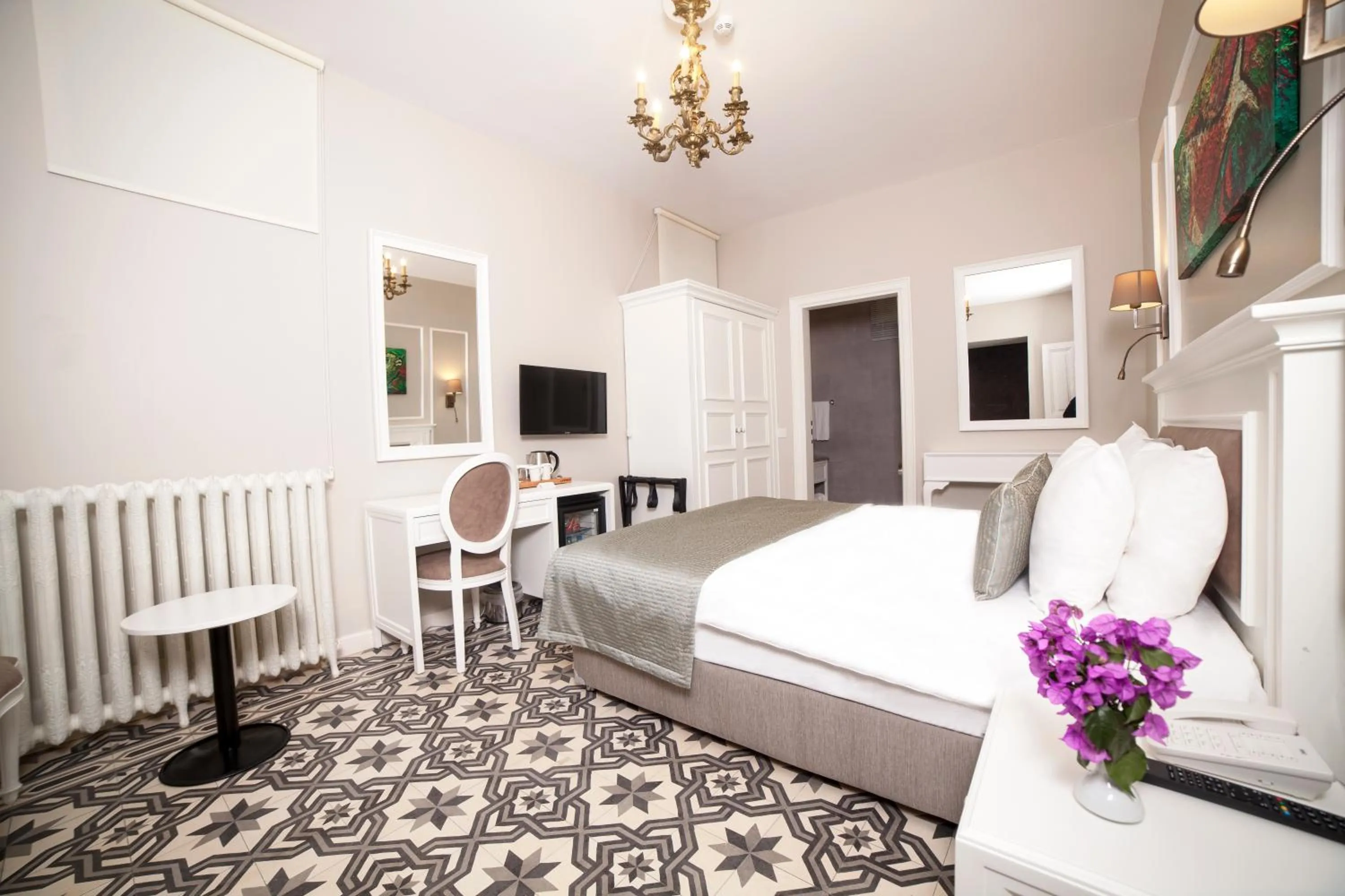 Photo of the whole room, Bed in Triada Hotel Büyükada