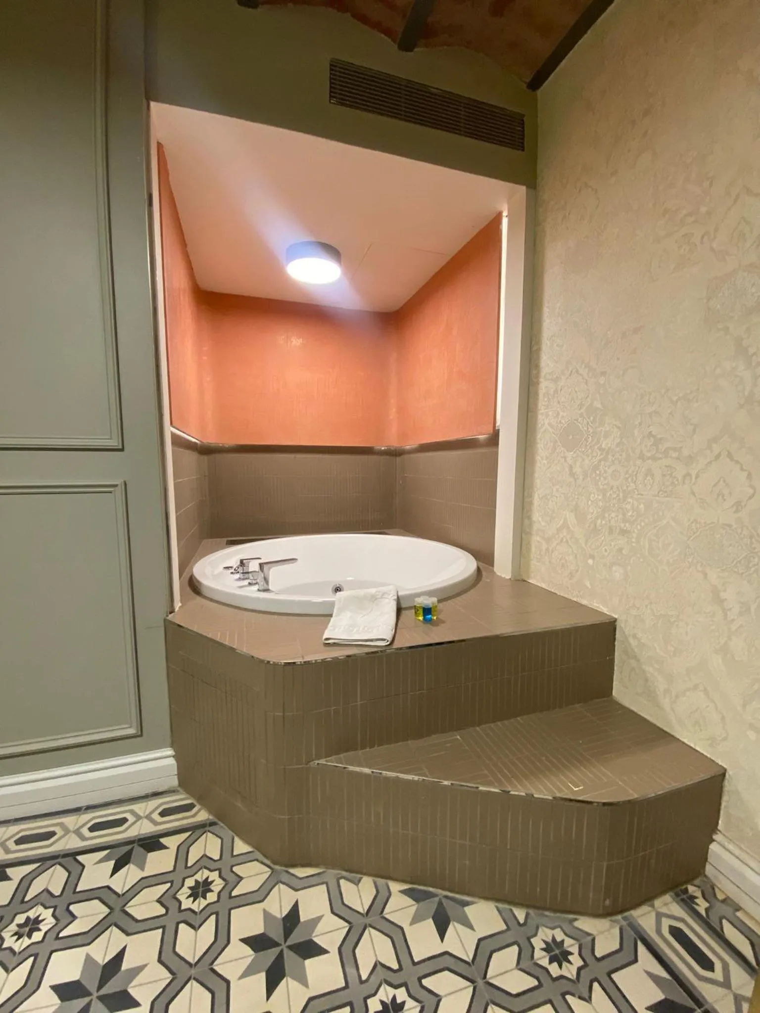 Hot Tub in Triada Hotel Büyükada