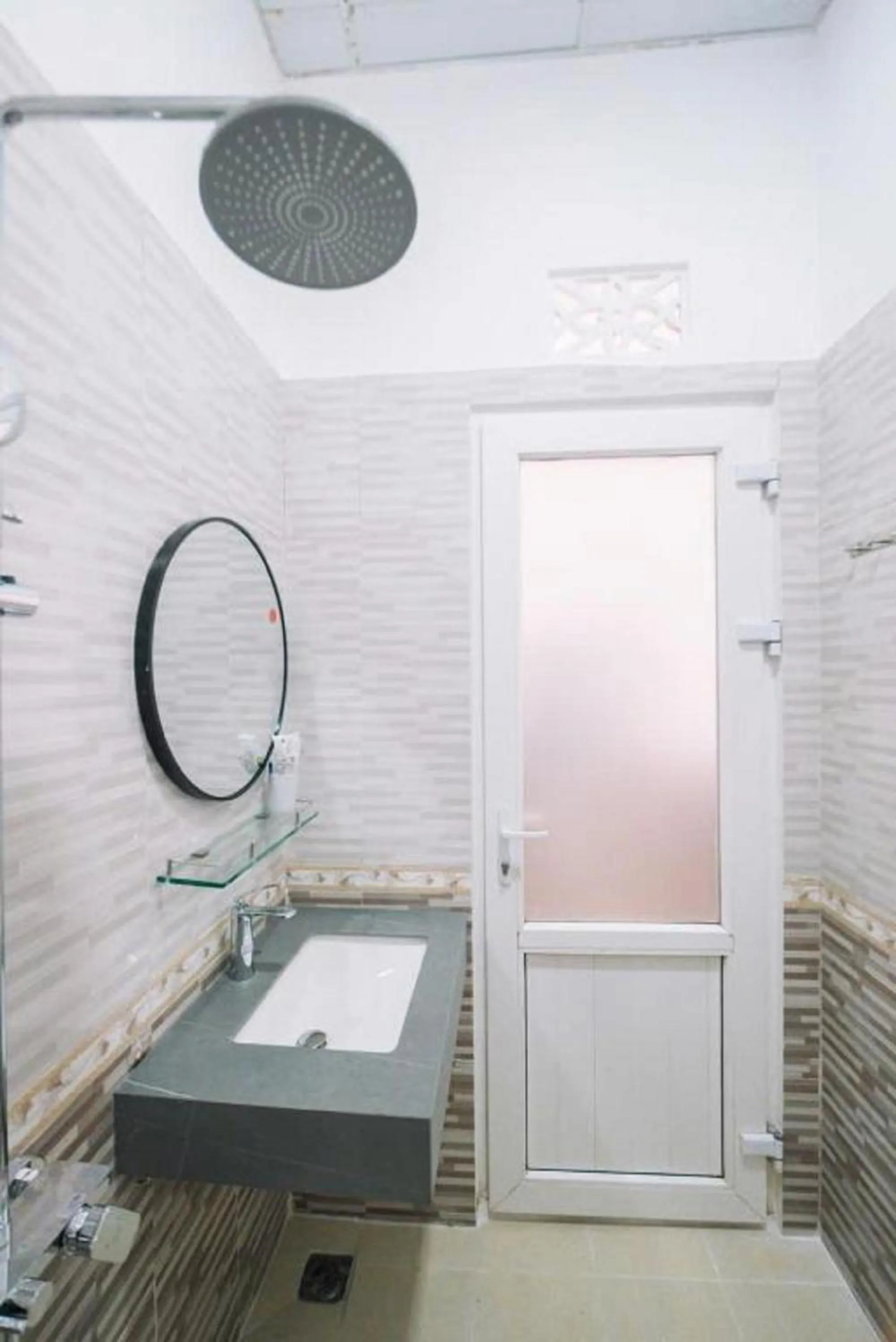 Shower in Cherry House Đà Lạt