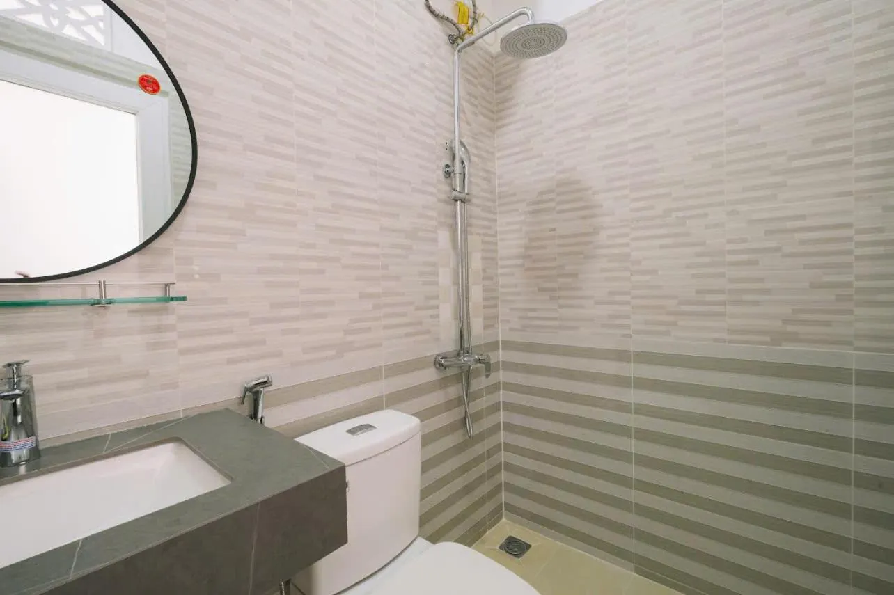 Shower in Cherry House Đà Lạt
