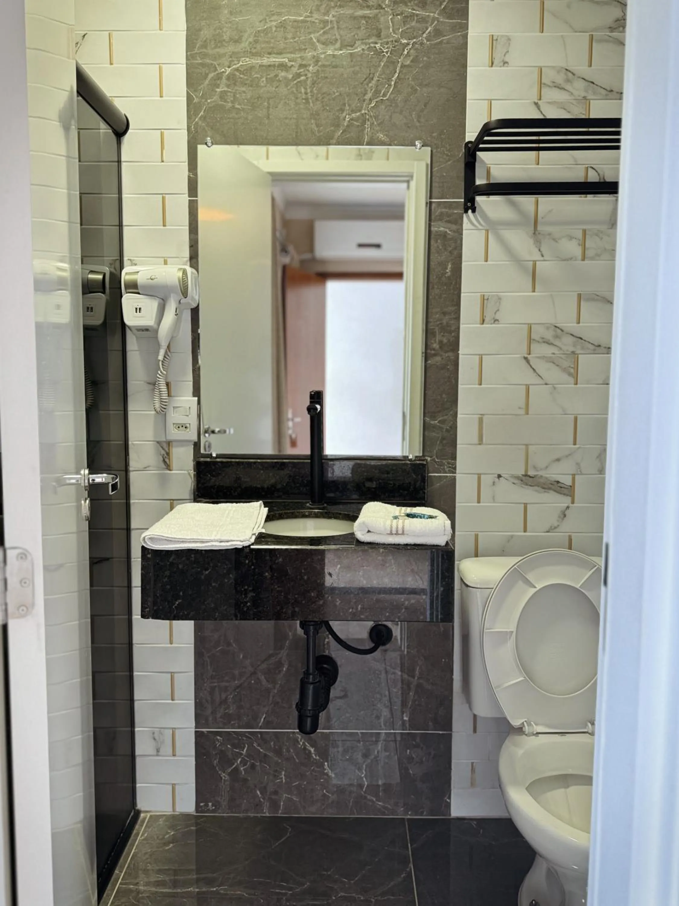 Bathroom in Hotel Estrela do Mar