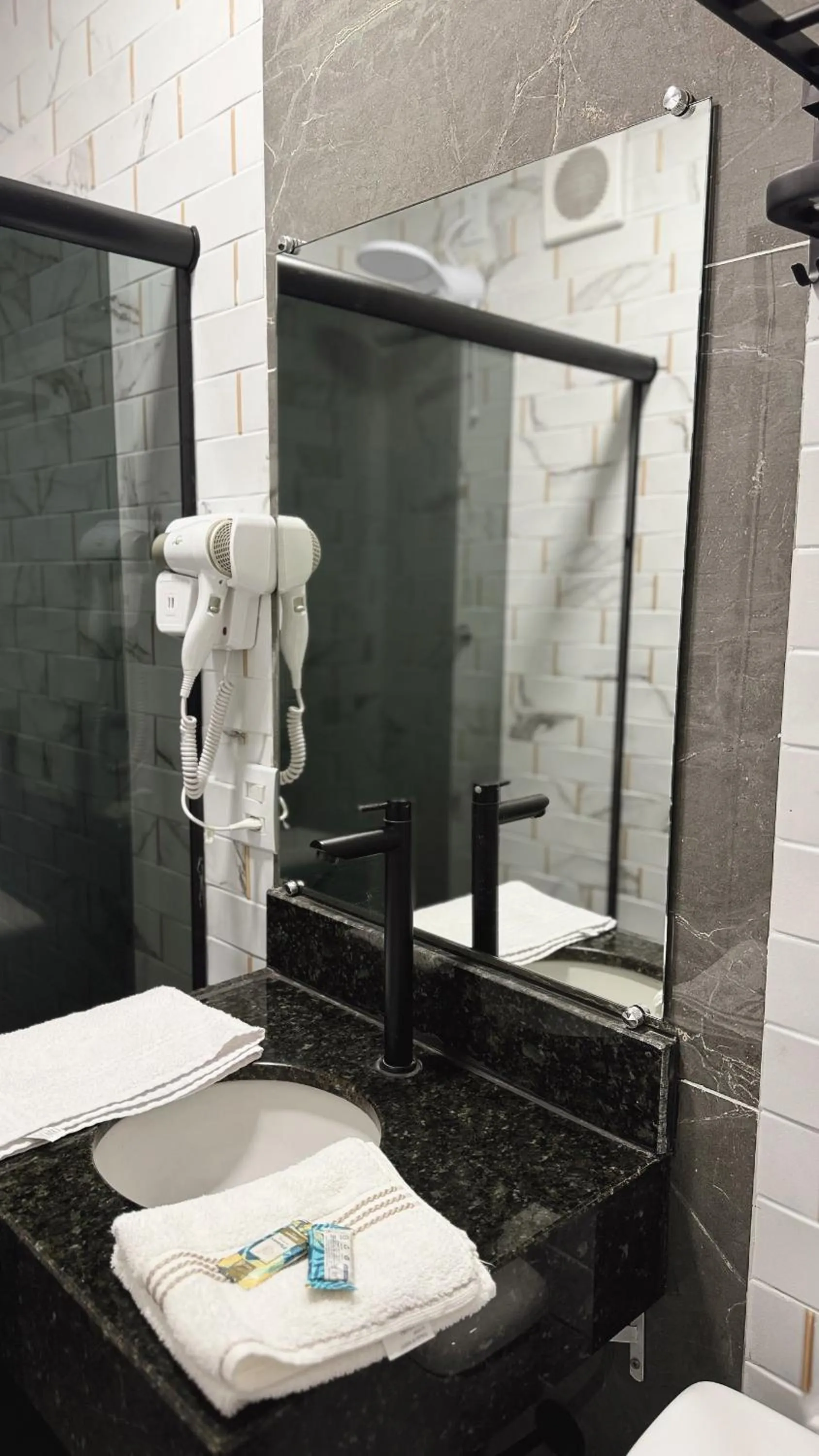 Bathroom in Hotel Estrela do Mar