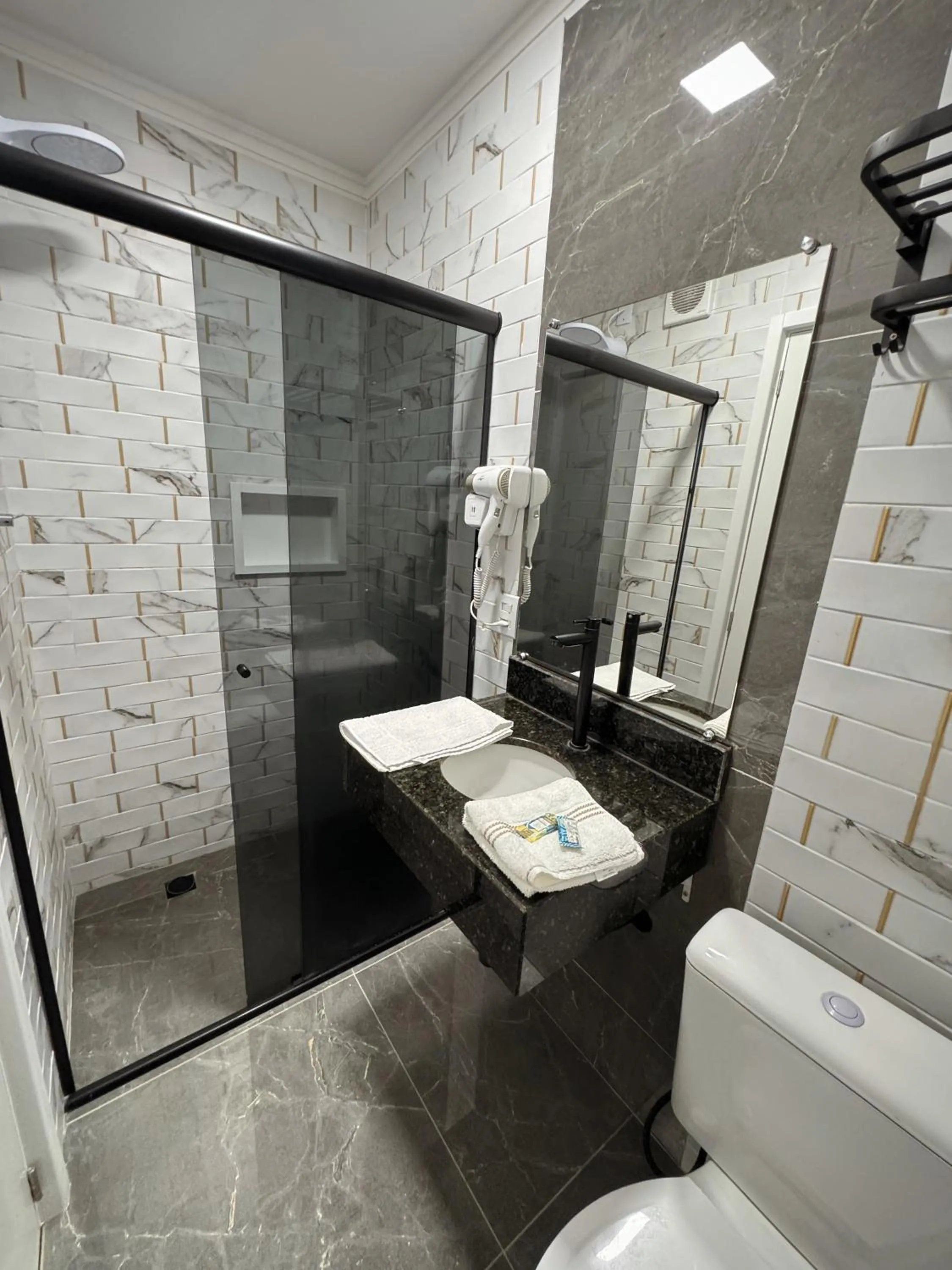 Bathroom in Hotel Estrela do Mar