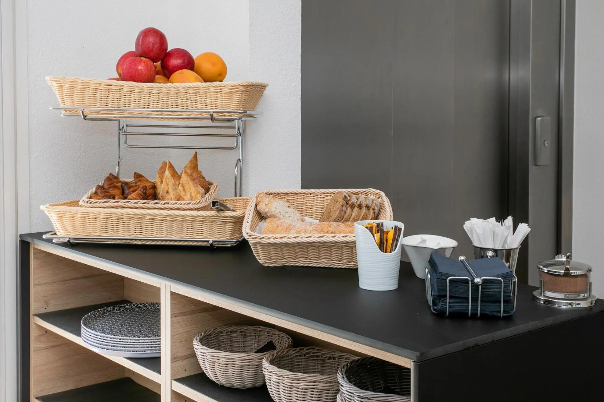 Buffet breakfast in Bleu Emeraude Hotel