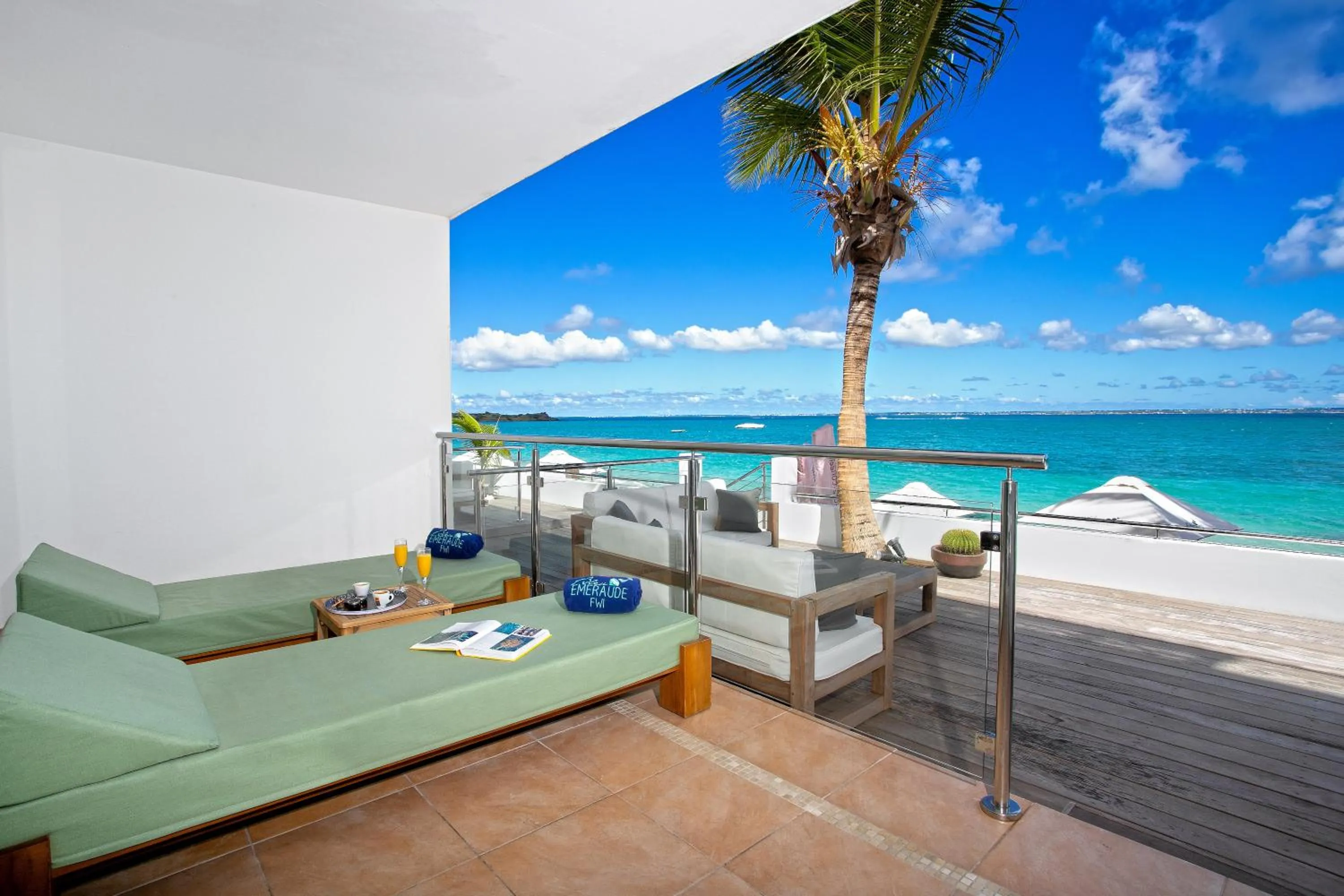 Balcony/Terrace in Bleu Emeraude Hotel