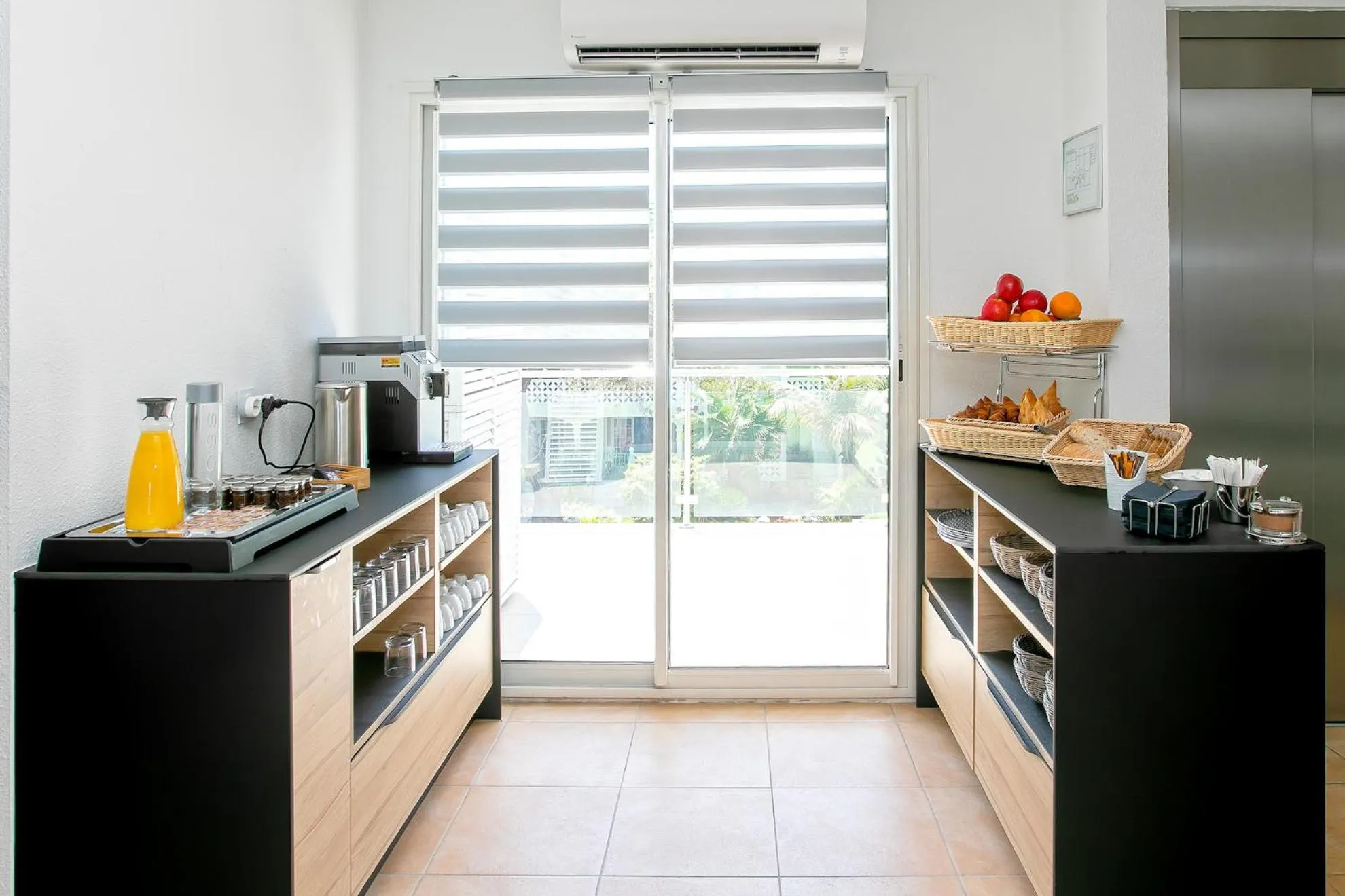 Breakfast in Bleu Emeraude Hotel