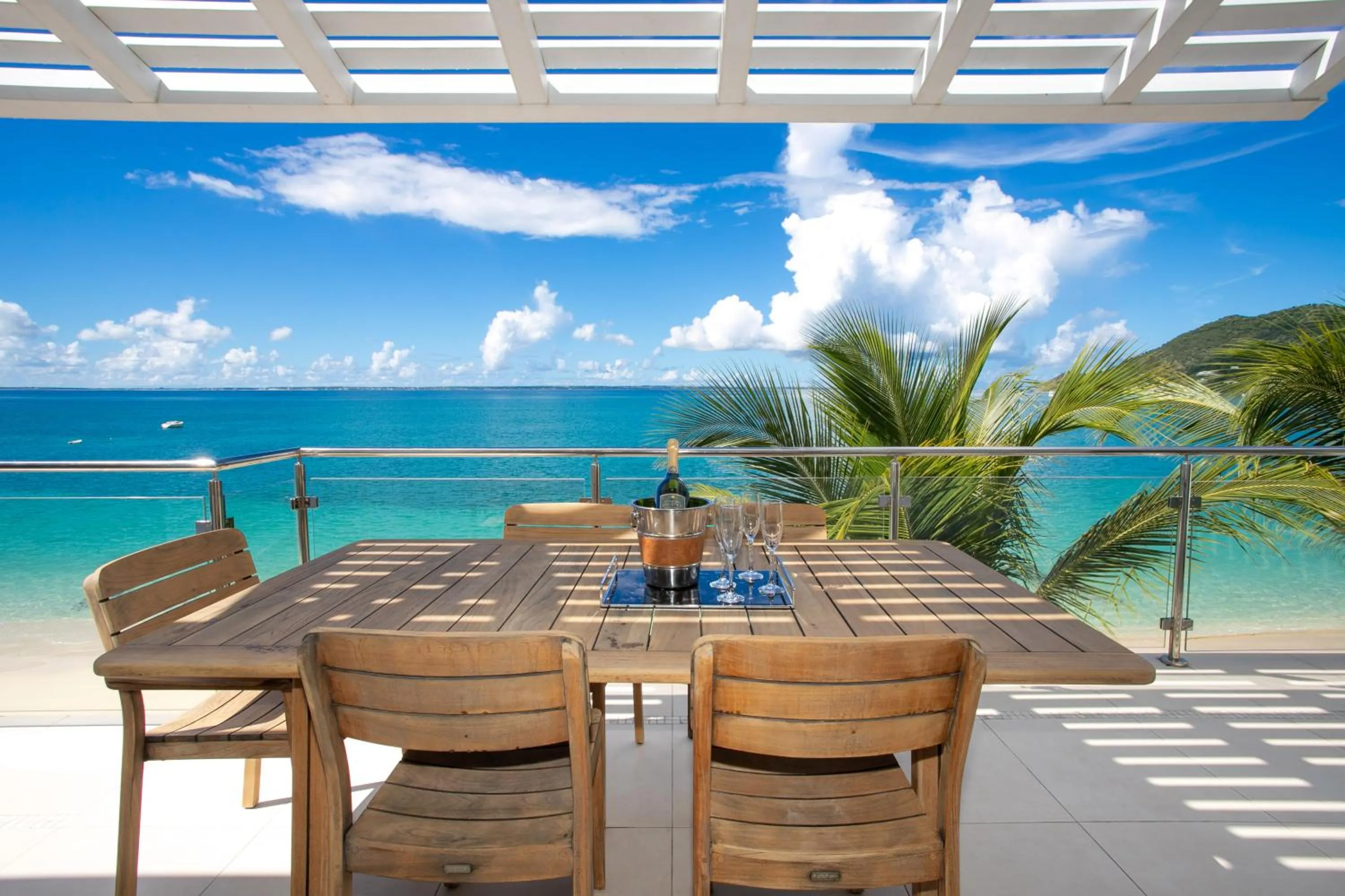 Balcony/Terrace in Bleu Emeraude Hotel