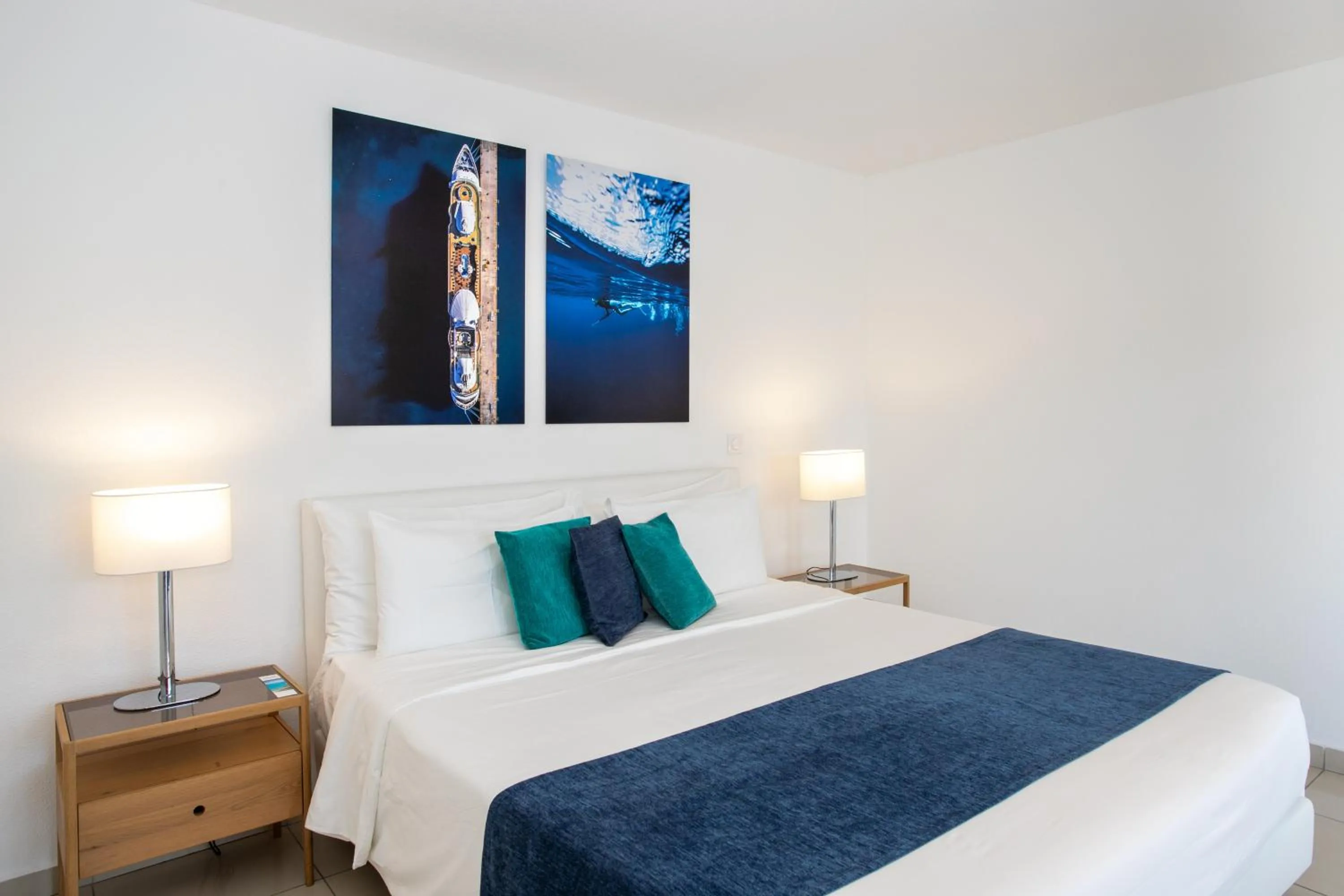 Bed in Bleu Emeraude Hotel