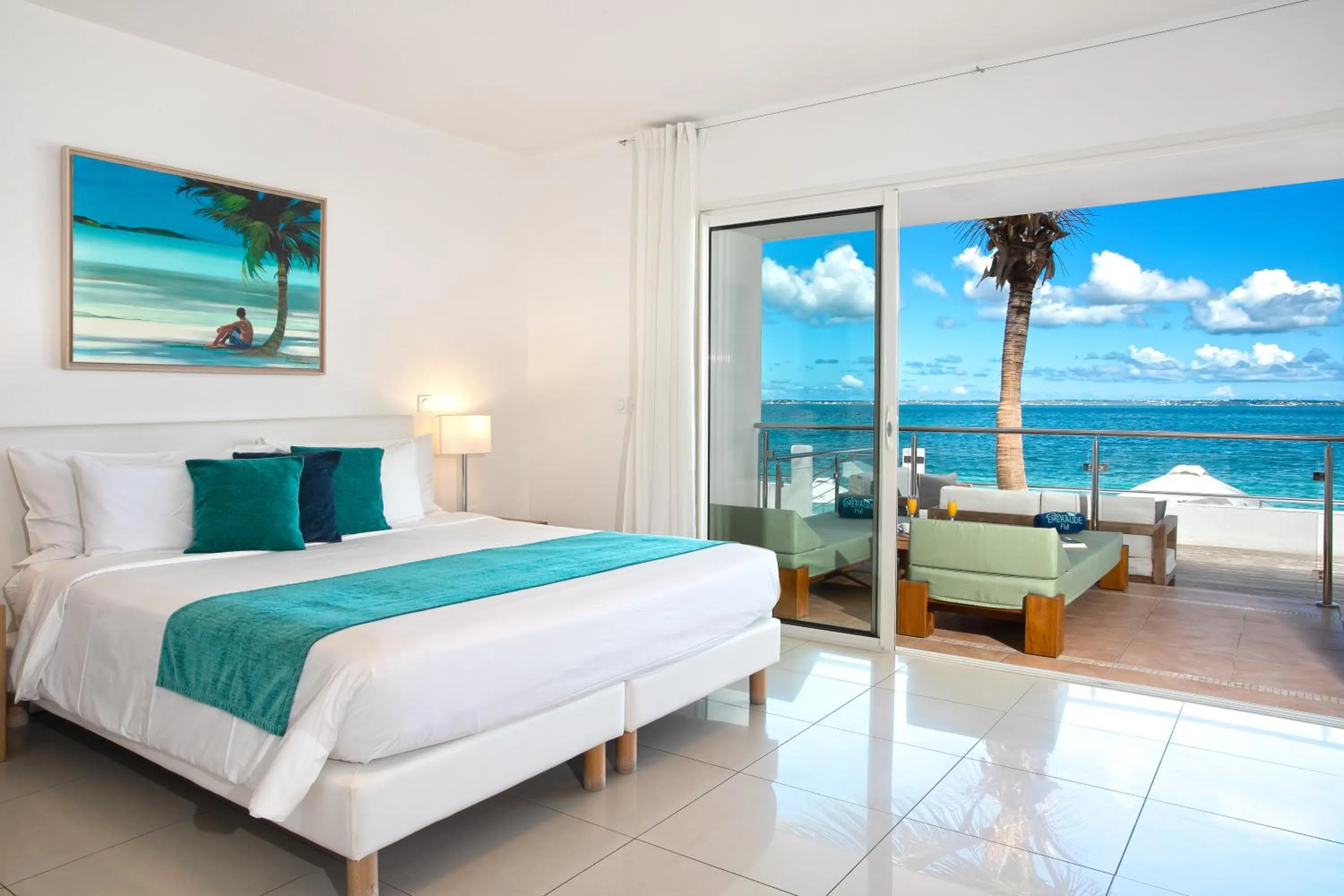 Bed in Bleu Emeraude Hotel